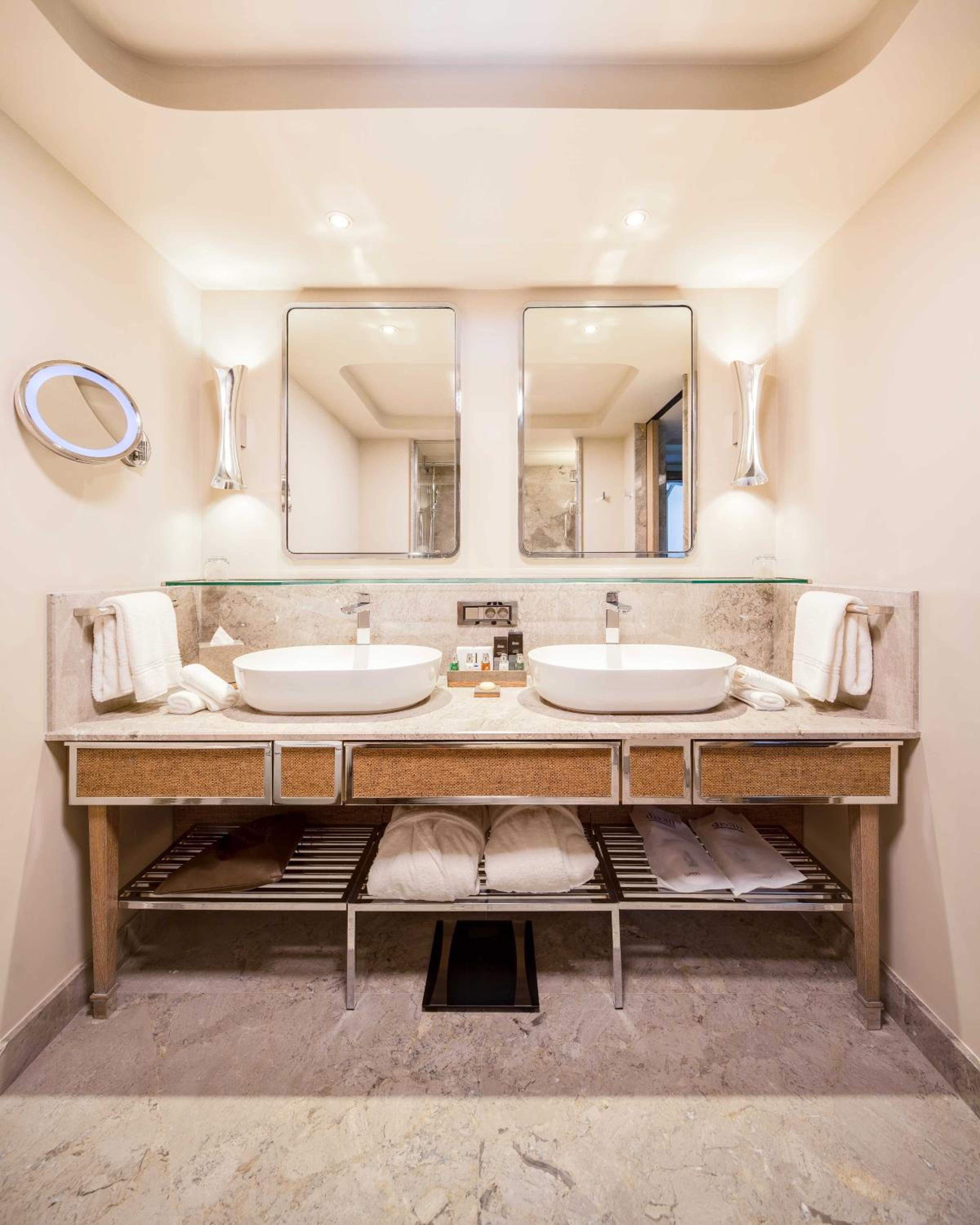 Two-Bedroom Suite thumbnail 6