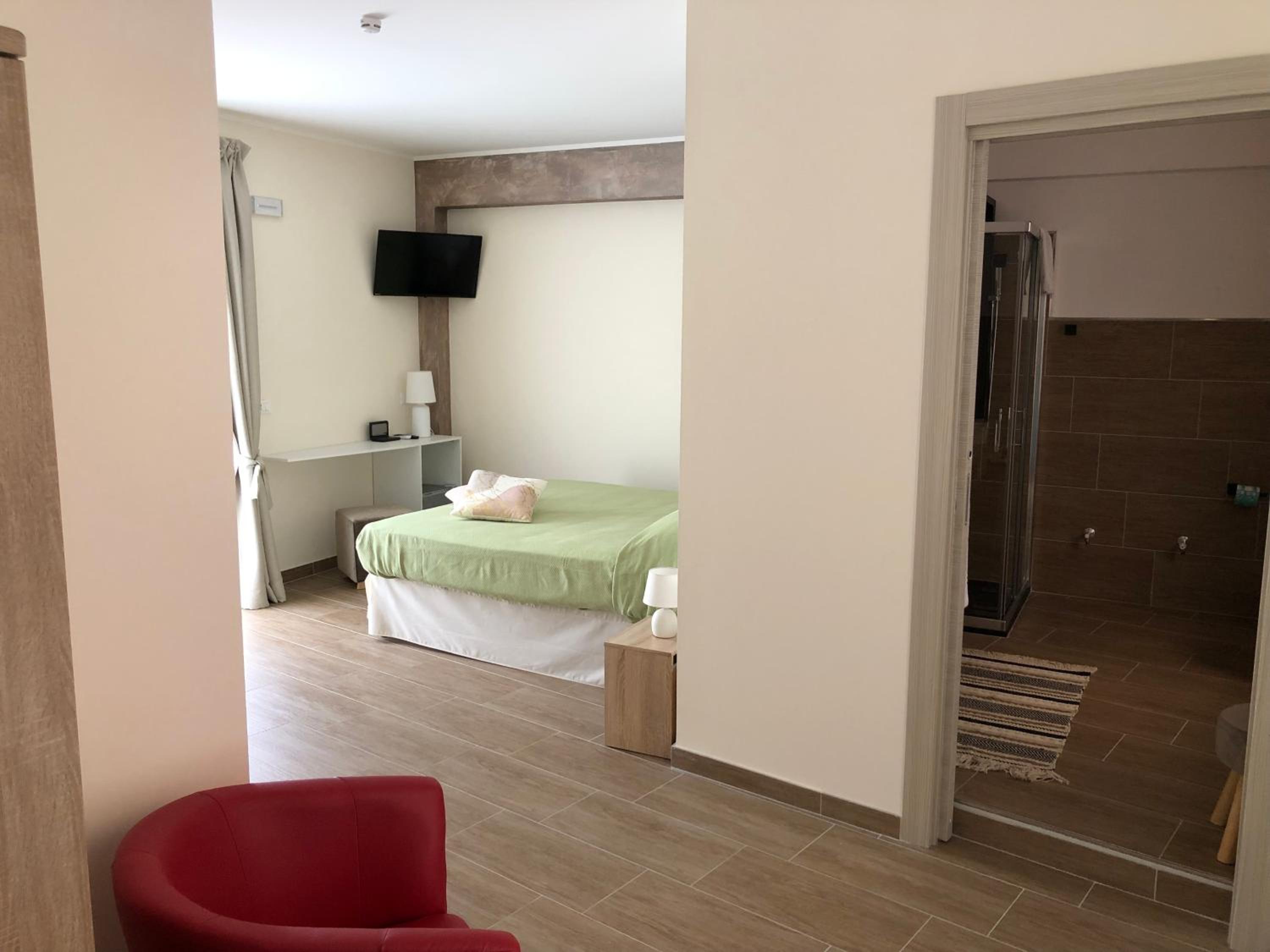 Large Double or Twin Room photo 3