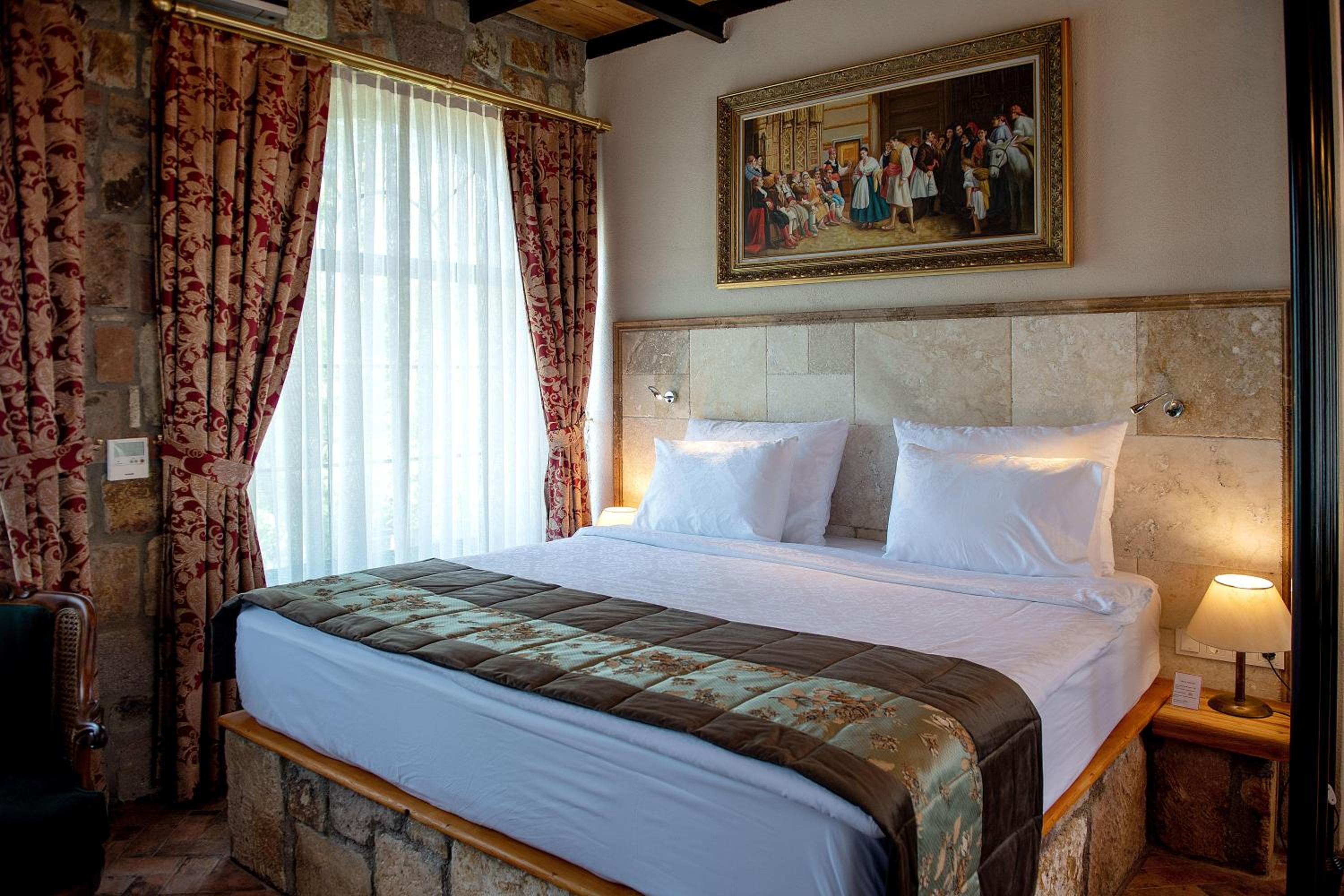 King Room with Lake View - Photo 1