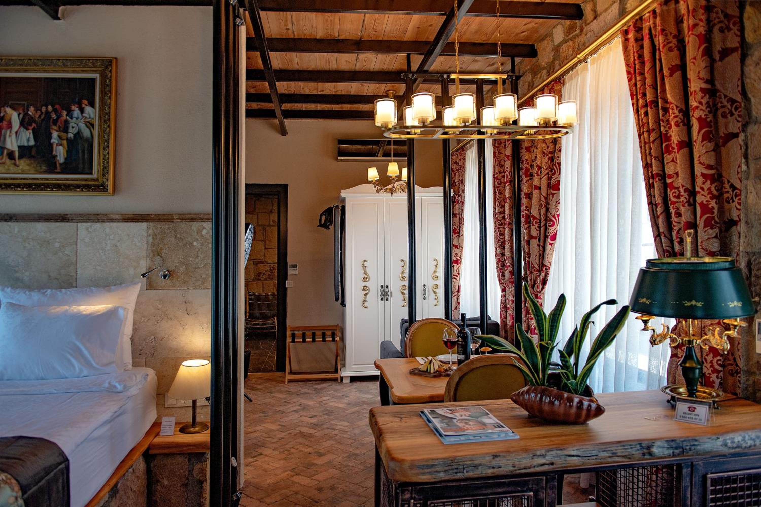 King Room with Lake View - Photo 7