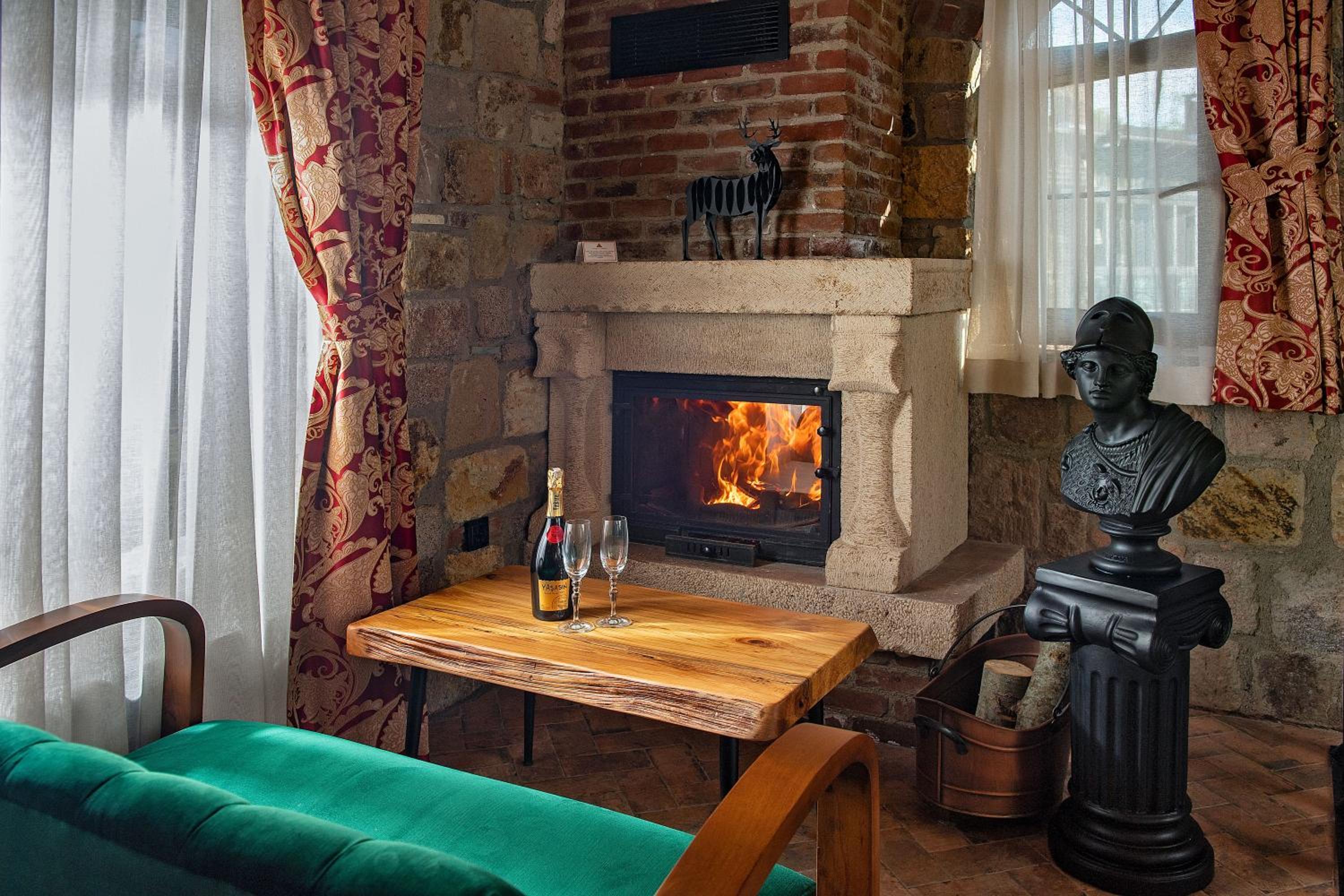 King Room with Lake View - Photo 15