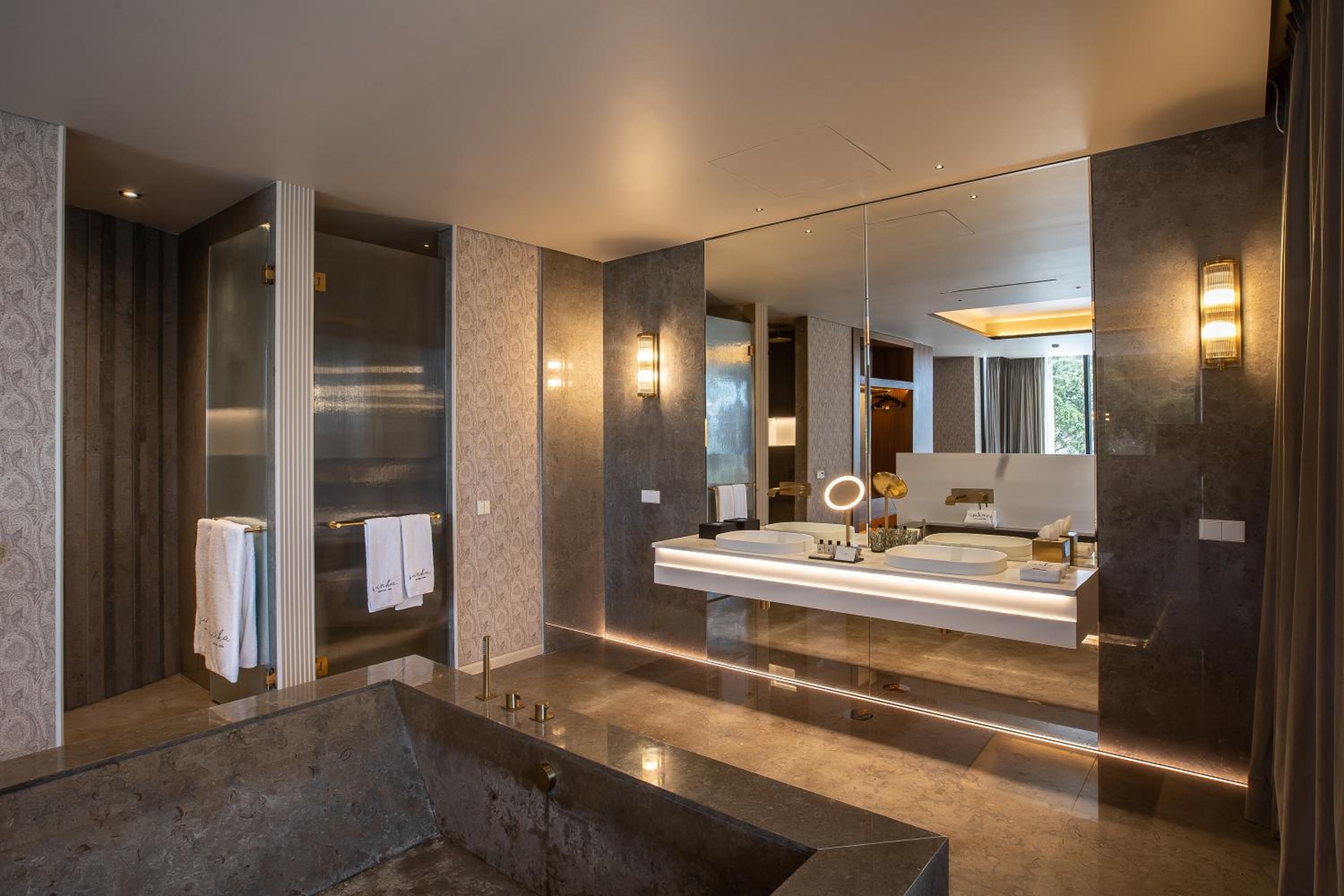 Signature Master Suite - Photo 6
