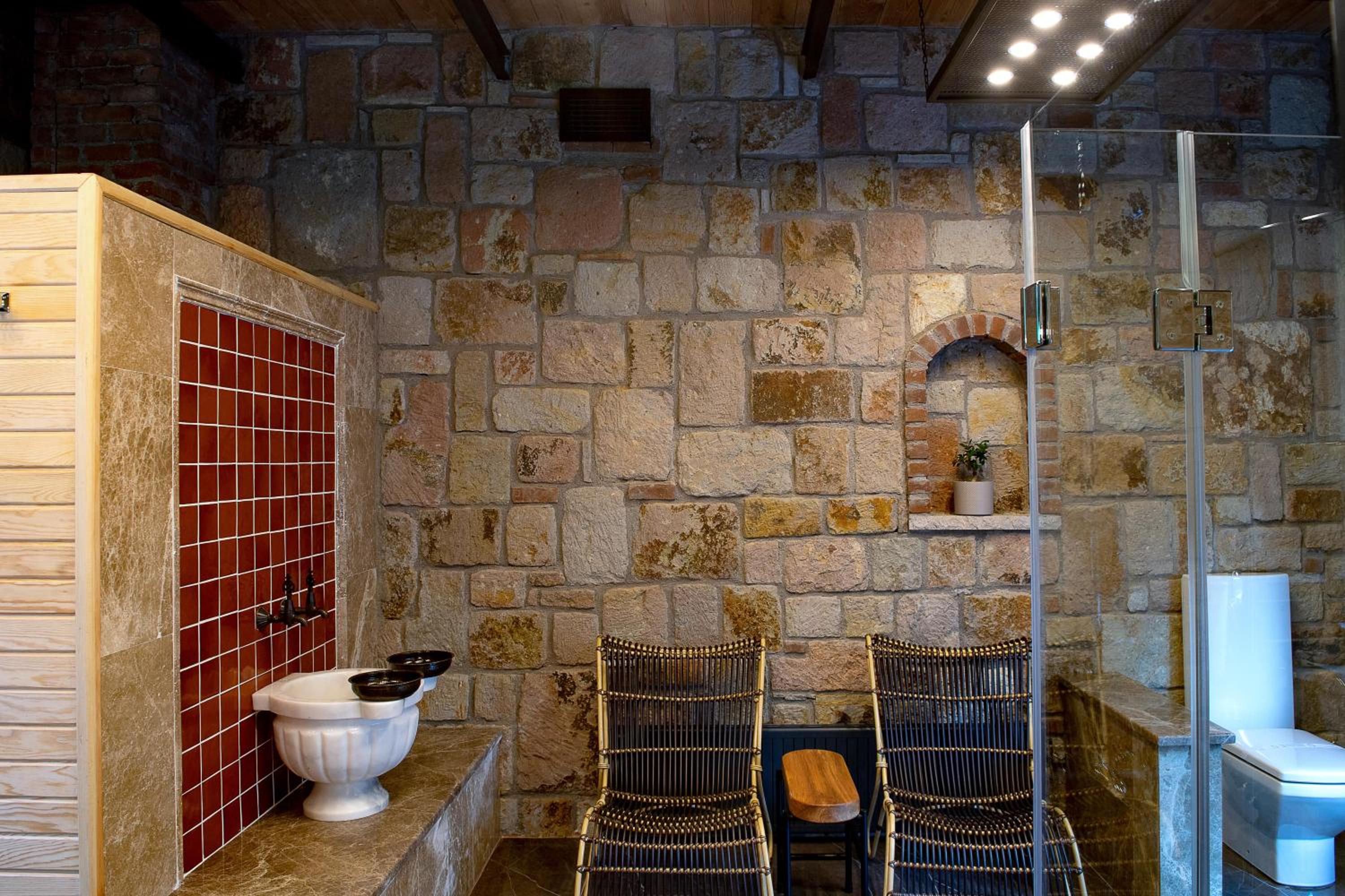 King Room with Lake View - Photo 13