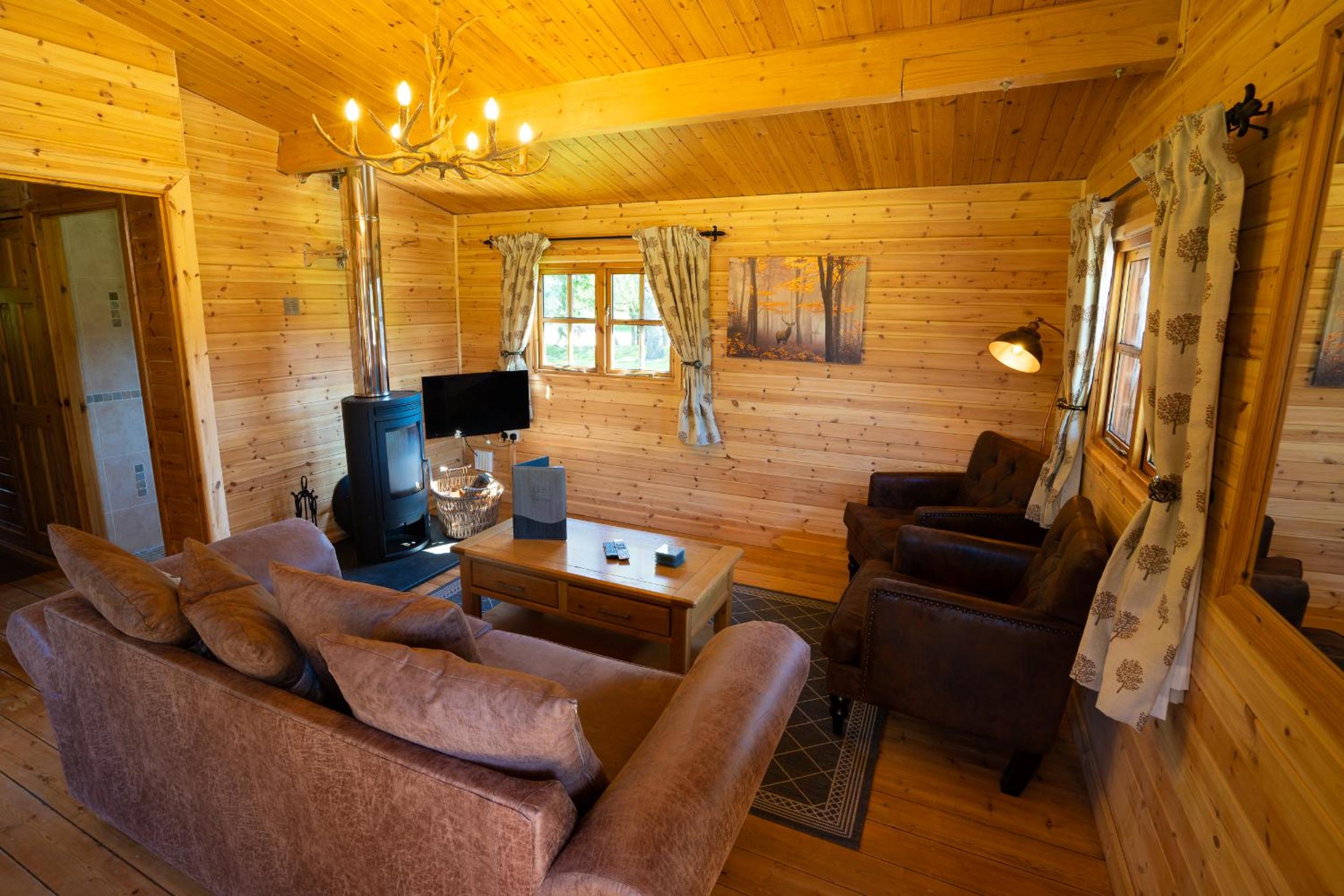 Medium Log Cabin - Pet Friendly photo 2