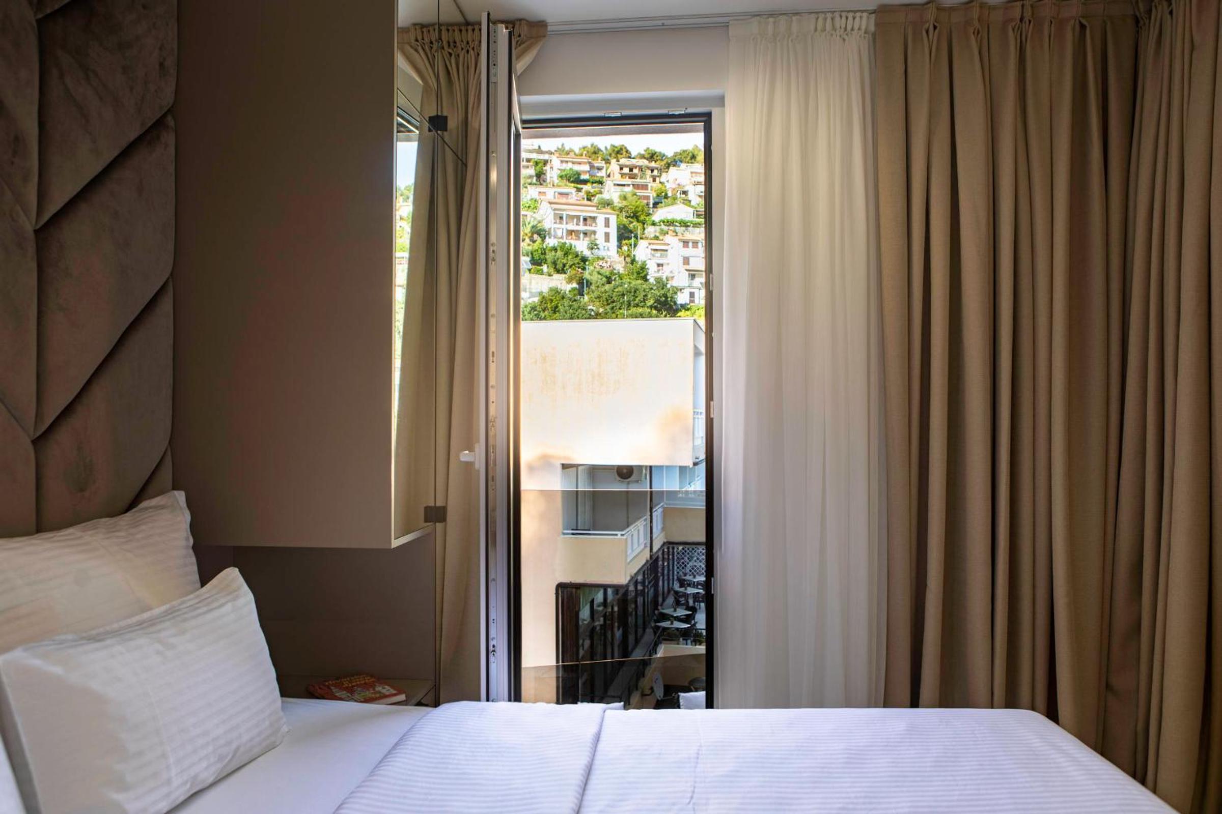 One-Bedroom Apartment - Photo 6