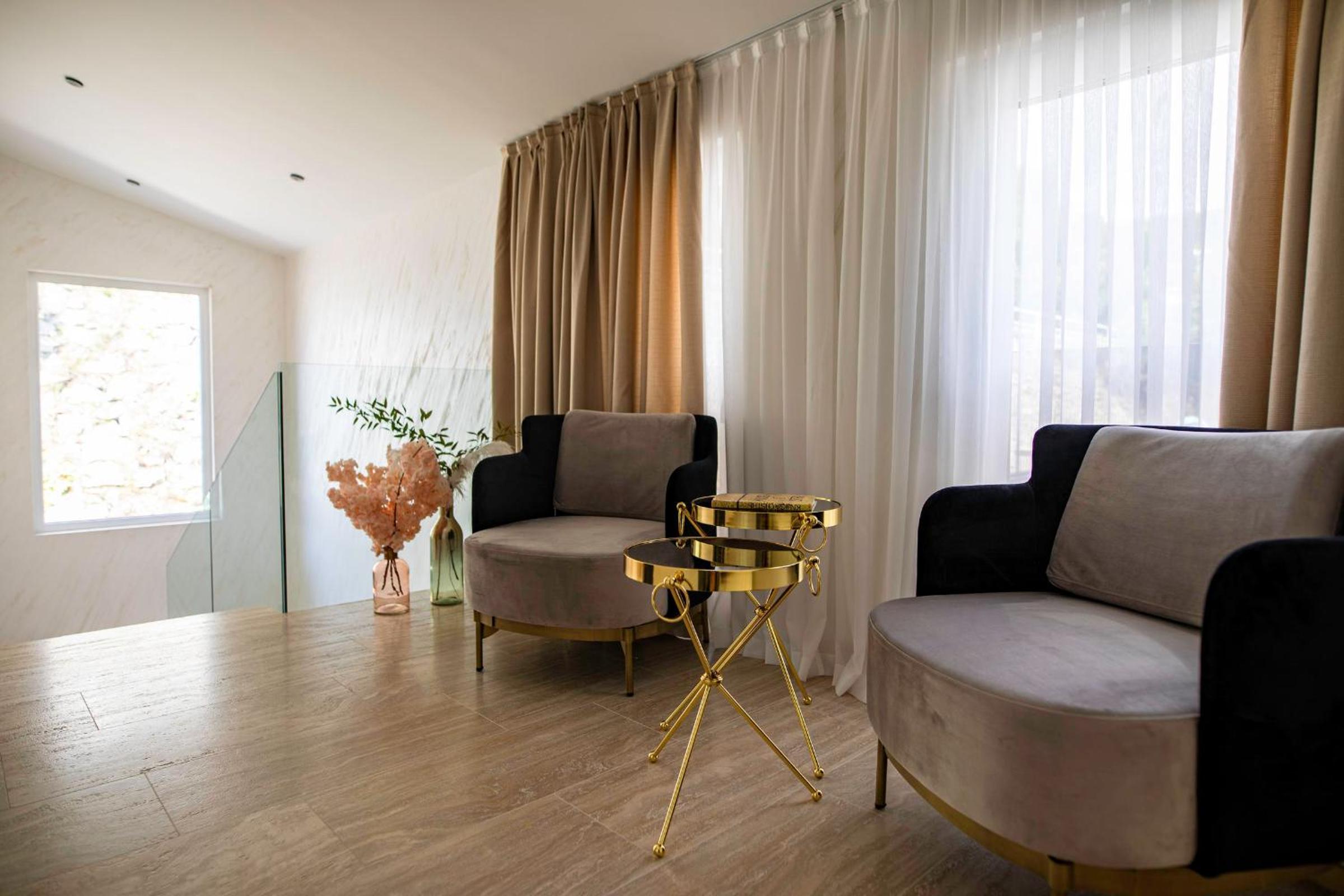 One-Bedroom Apartment - Photo 10