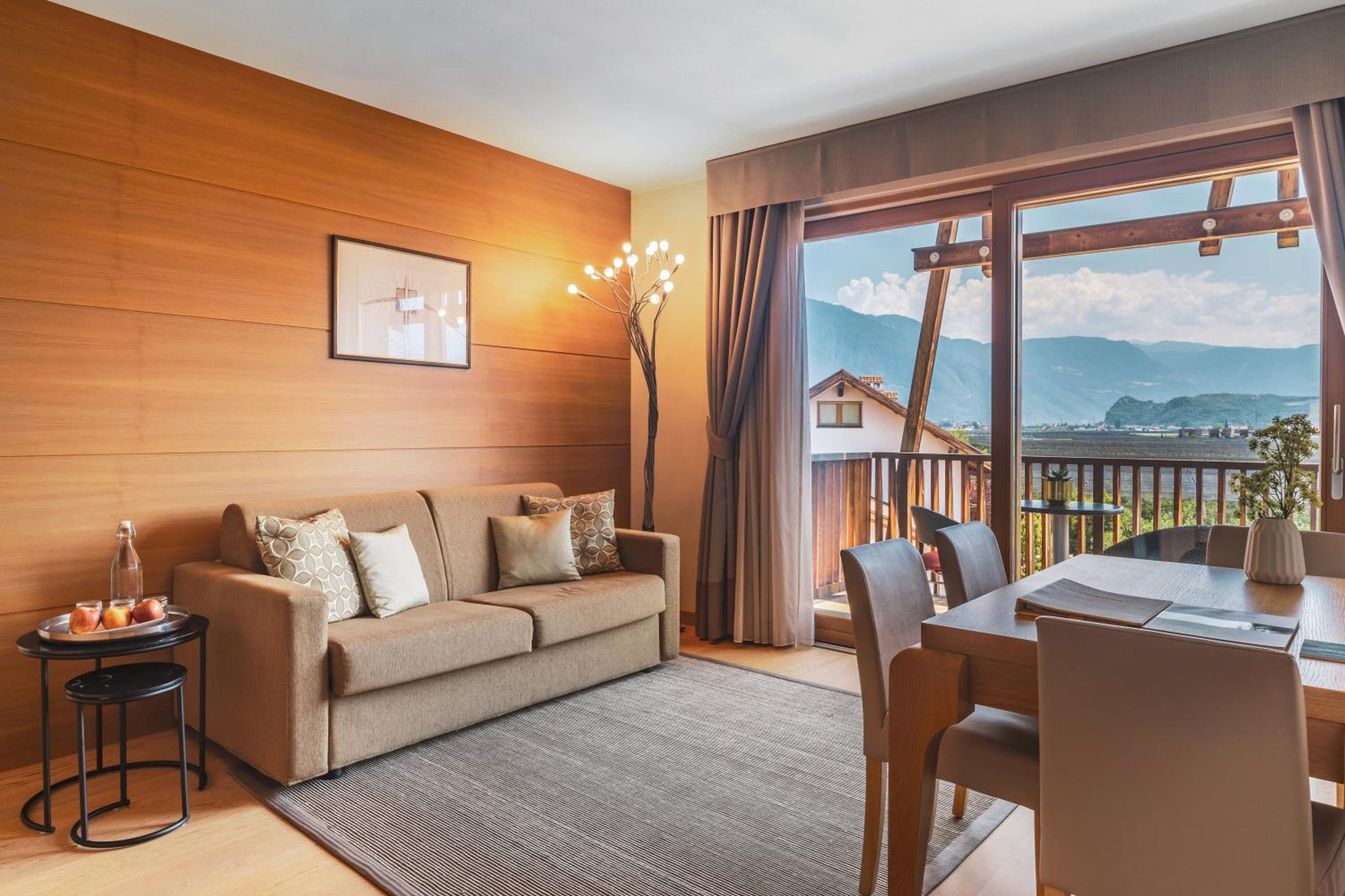 Deluxe King Suite photo 1