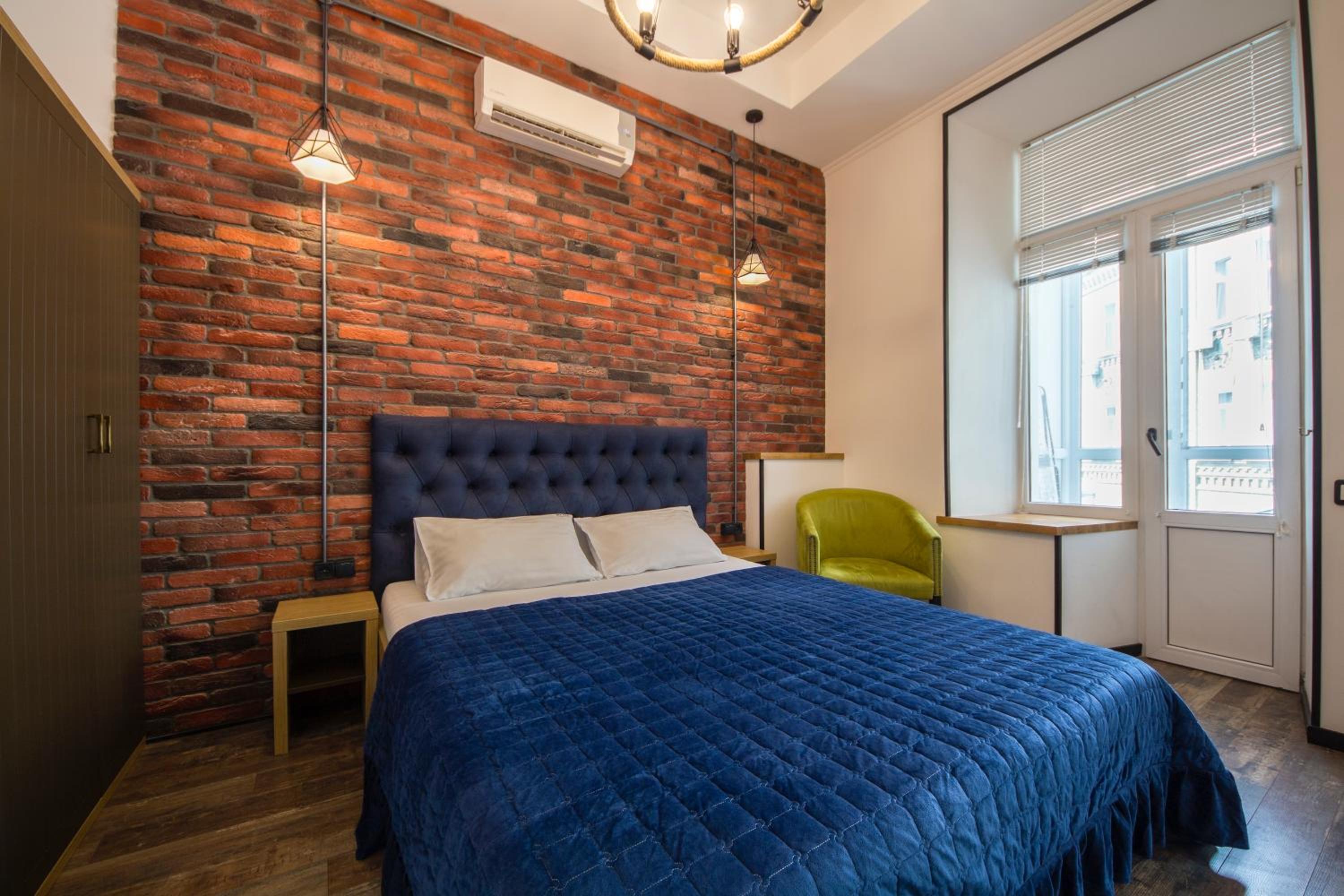  Loft Apartment with Balcony - Mykhailivs'ka St, 24V