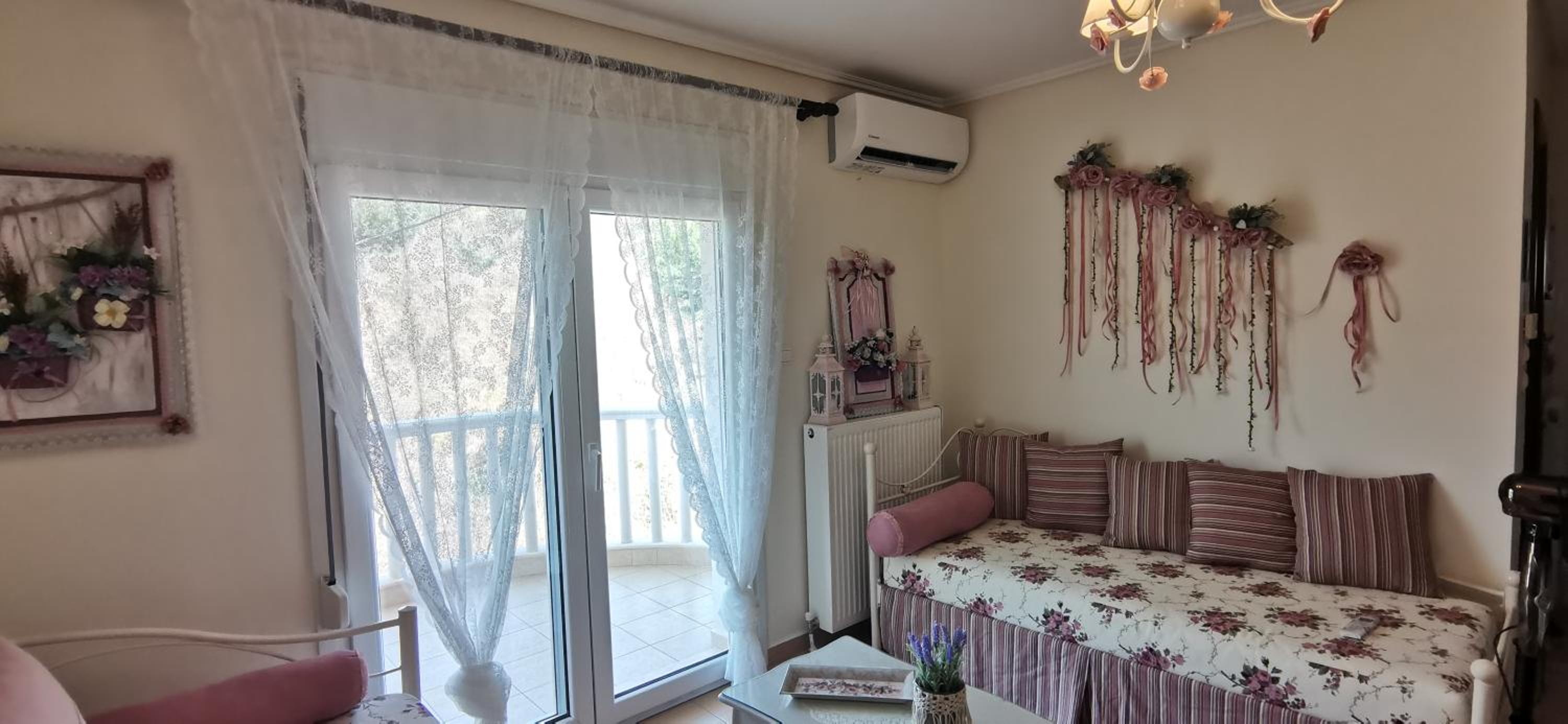 Deluxe Apartment - Photo 2