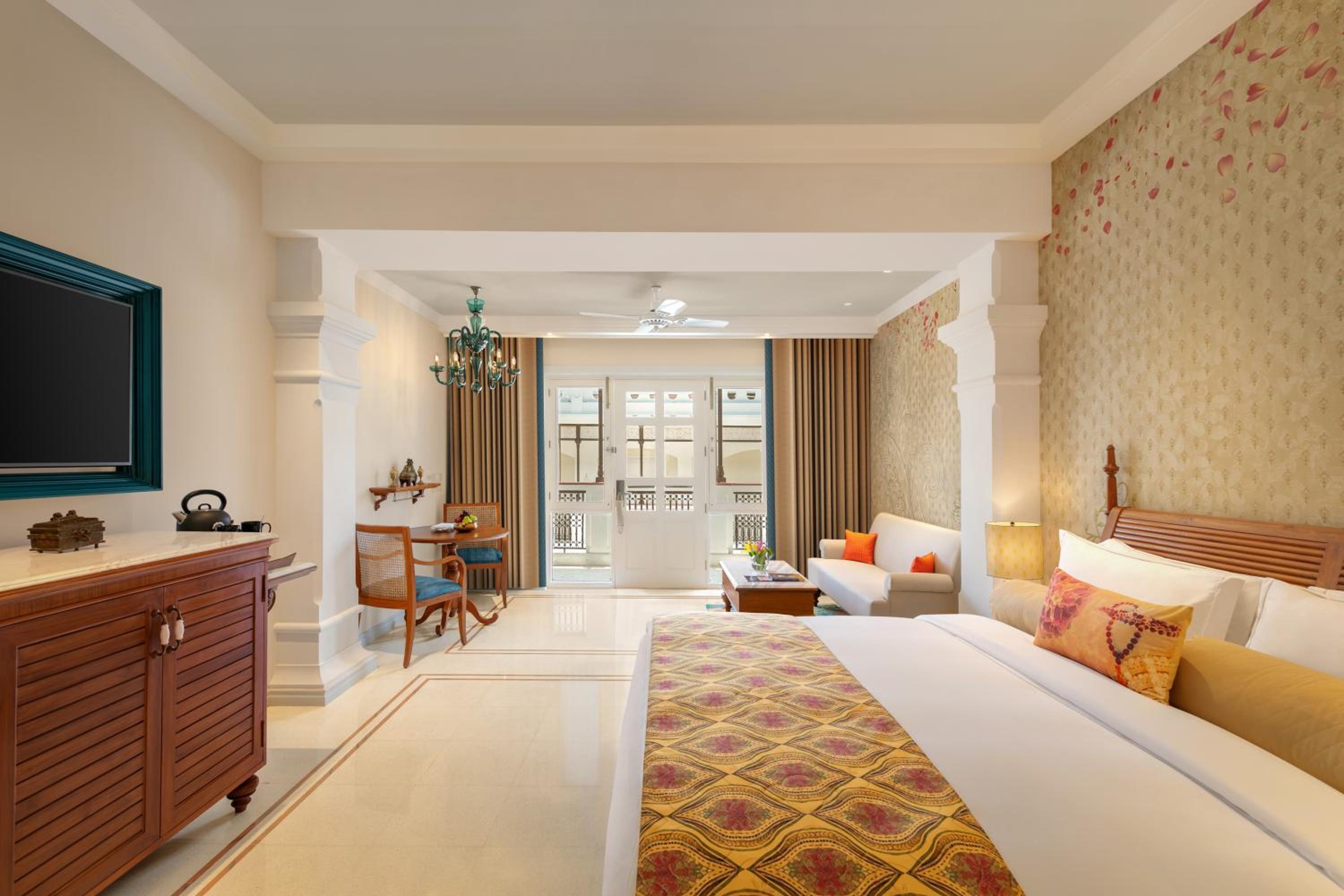 Deluxe Room King Bed Courtyard View  - Photo 8