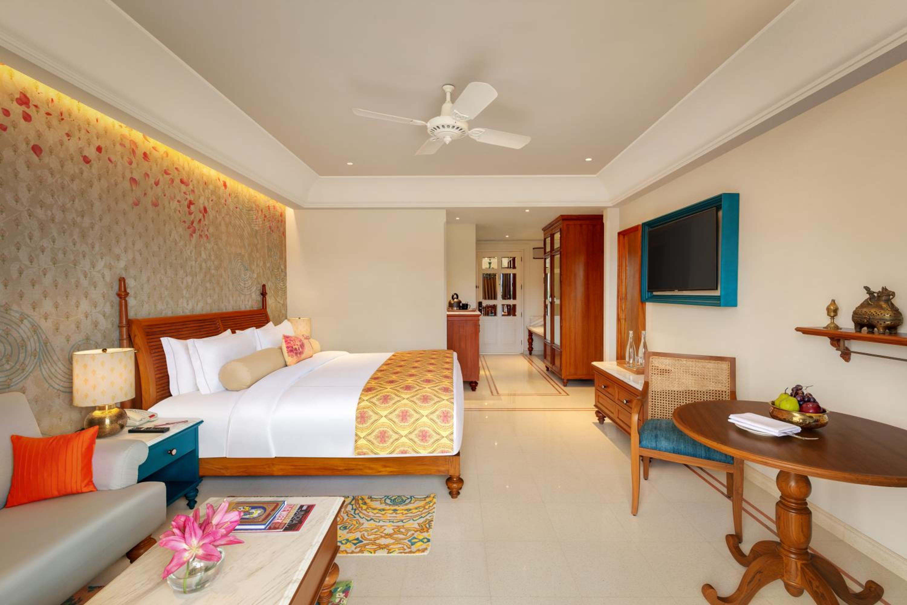 Deluxe Room King Bed Courtyard View  - Photo 2