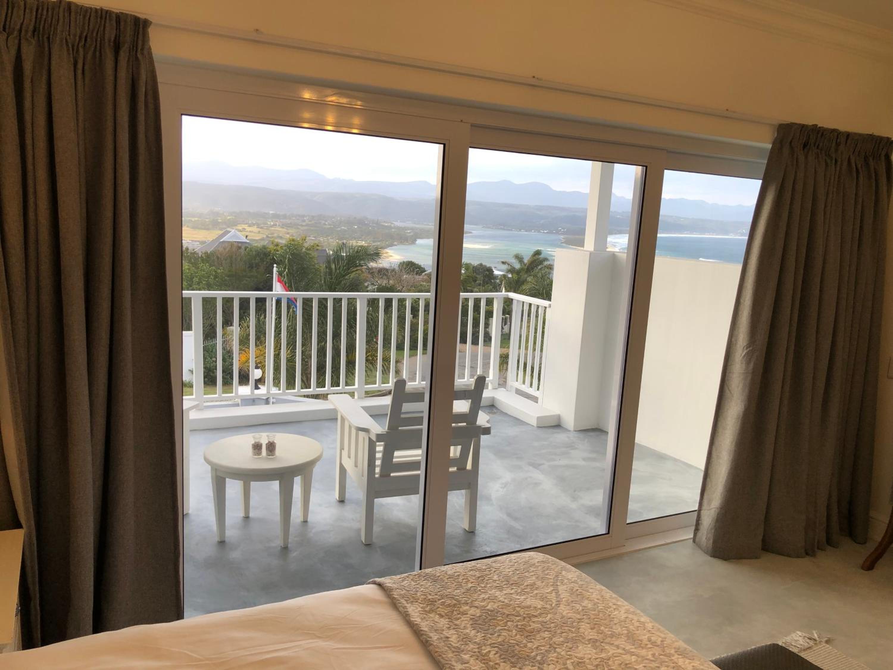 Superior Three-Bedroom Apartment with Ocean View - Photo 12