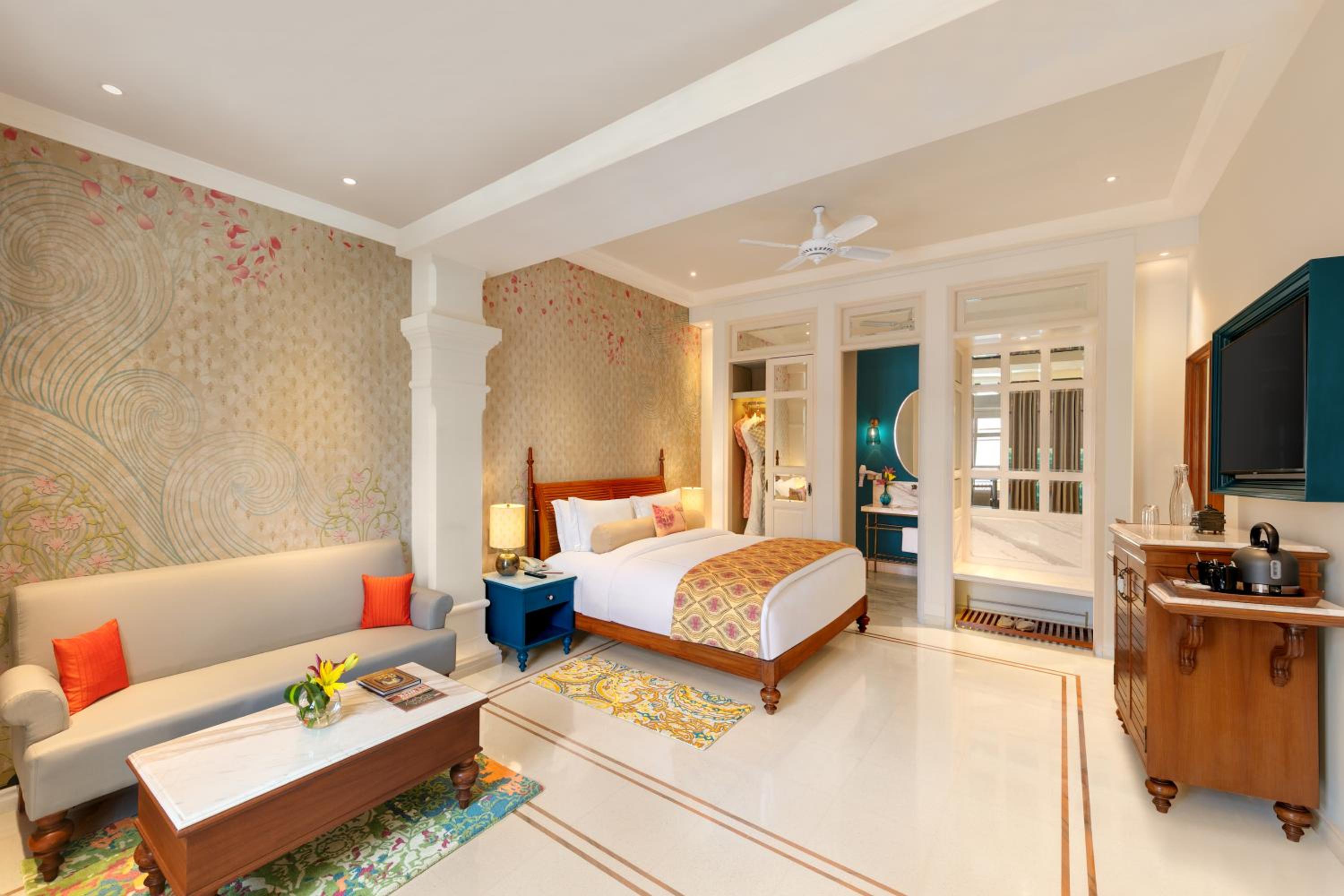 Deluxe Room King Bed Courtyard View  - Photo 1