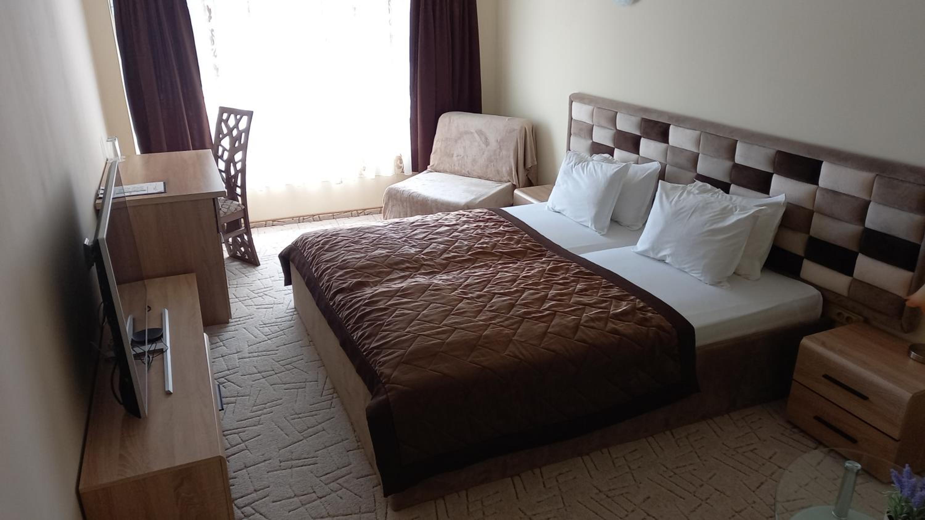 Deluxe Double Room with Bath - Photo 2