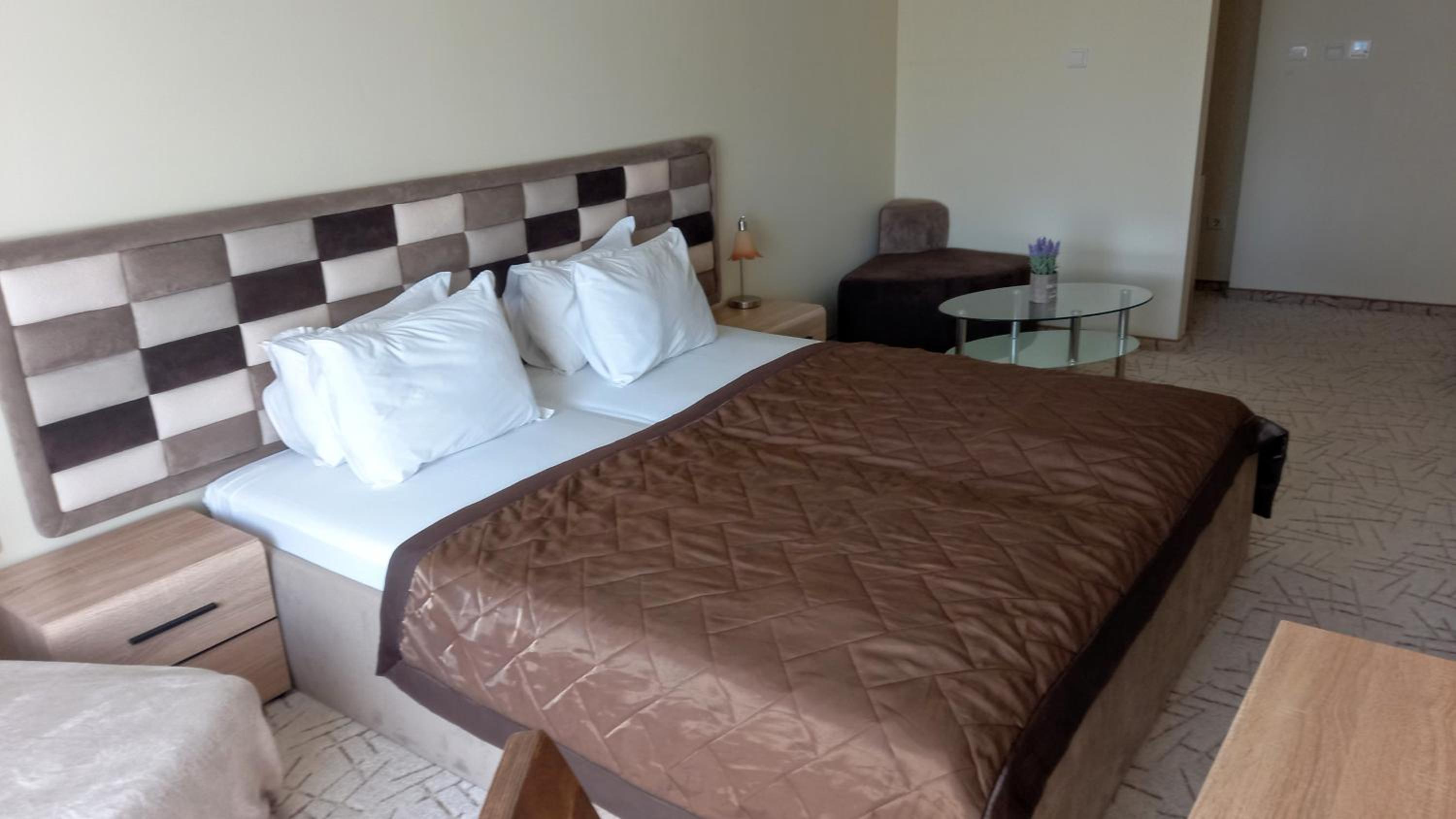 Deluxe Double Room with Bath - Photo 4