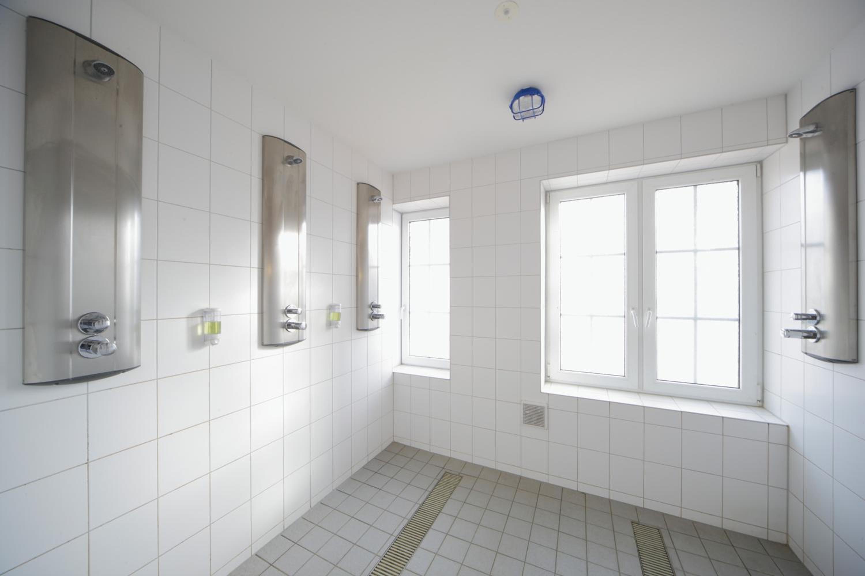 Quadruple Room with Shower - Photo 4