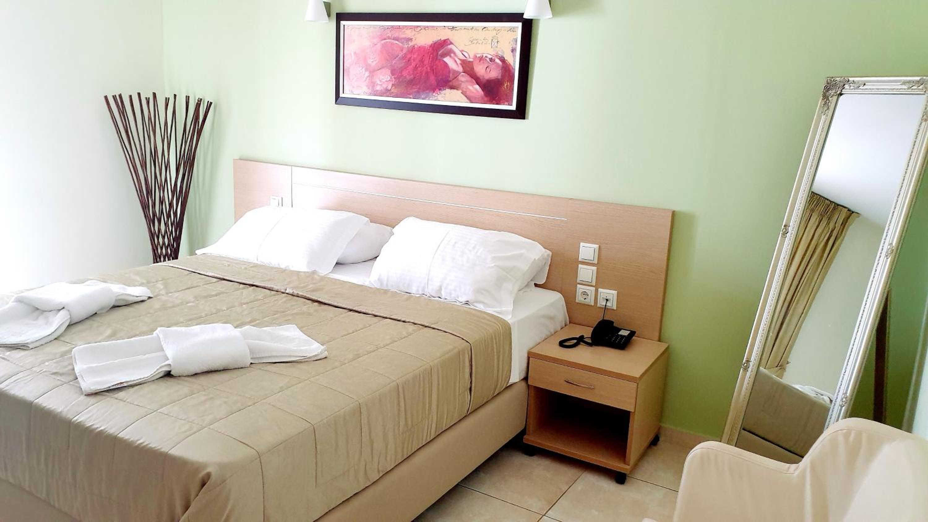 Suite with Spa Bath photo 3