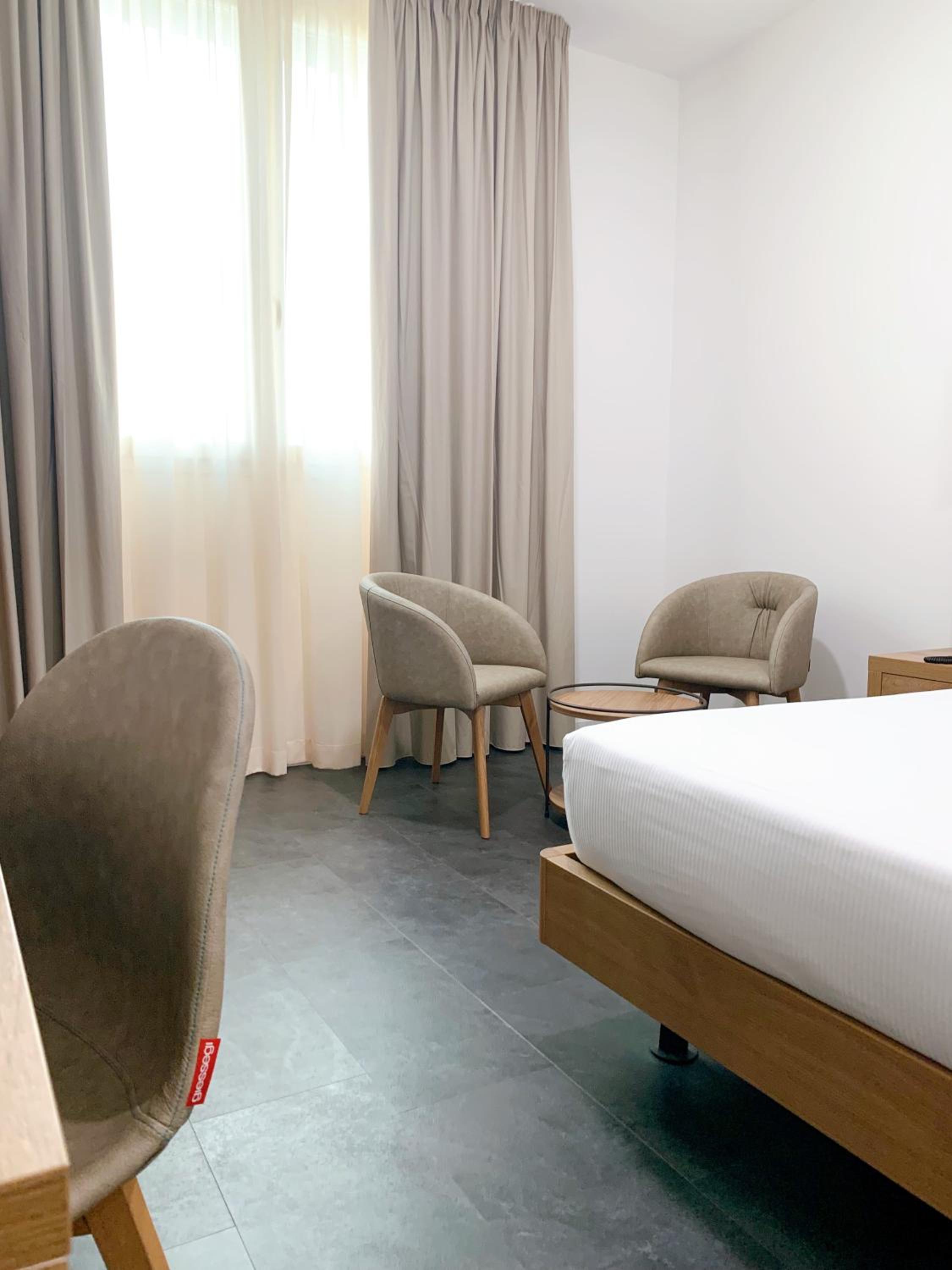 Double Room - Photo 8