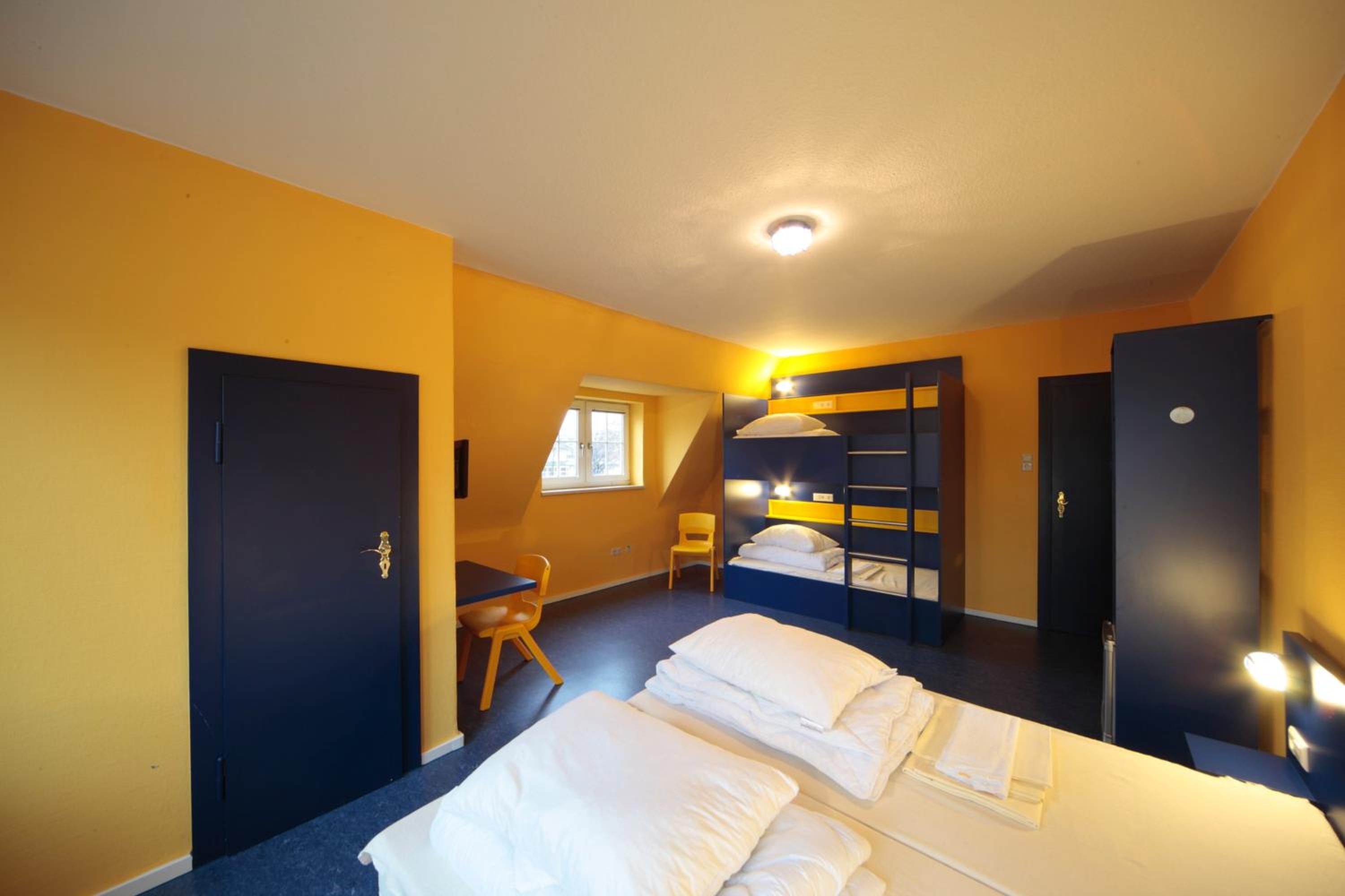 Quadruple Room with Shower - Photo 3