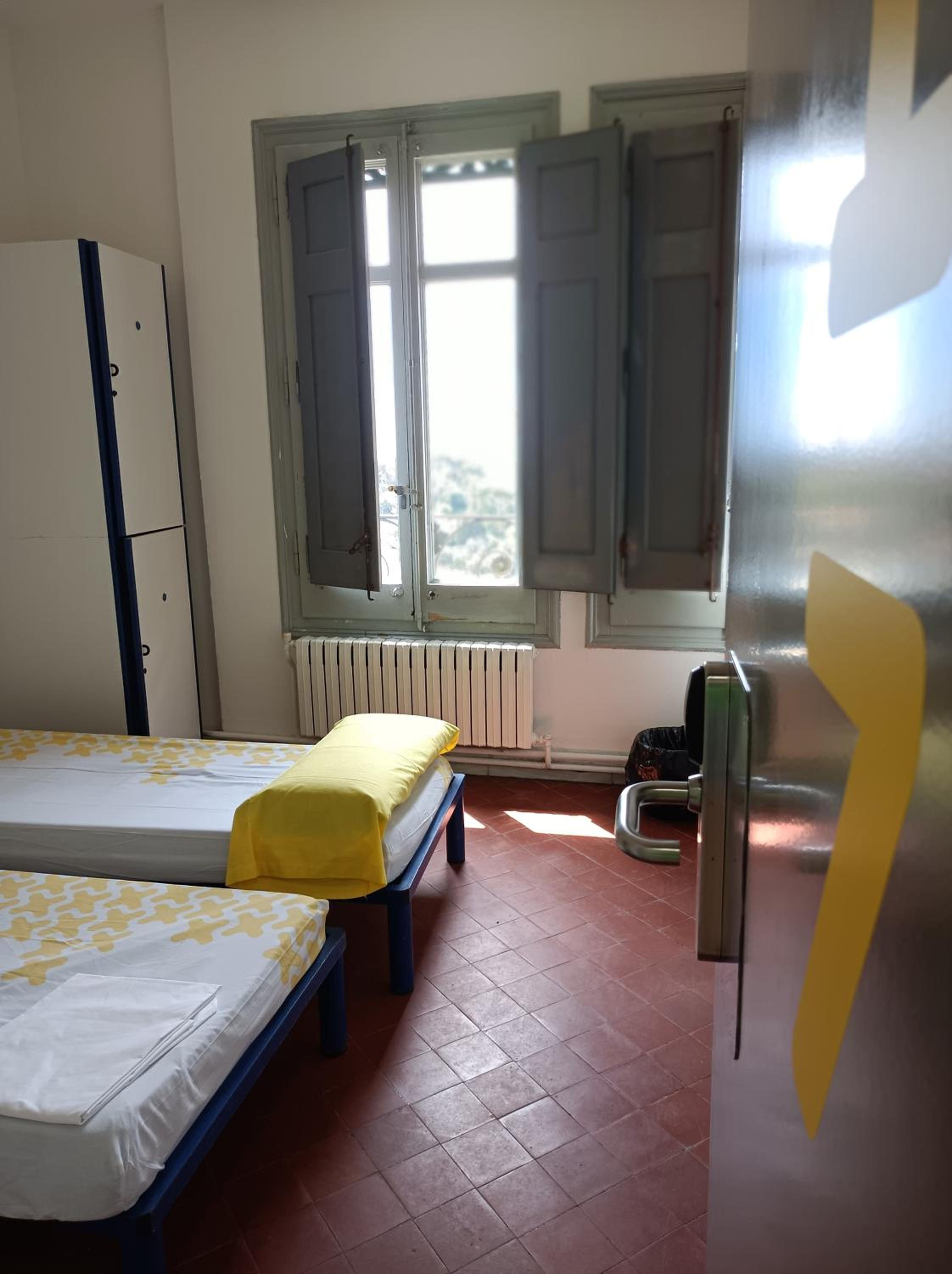 Twin Room with Bathroom photo 2