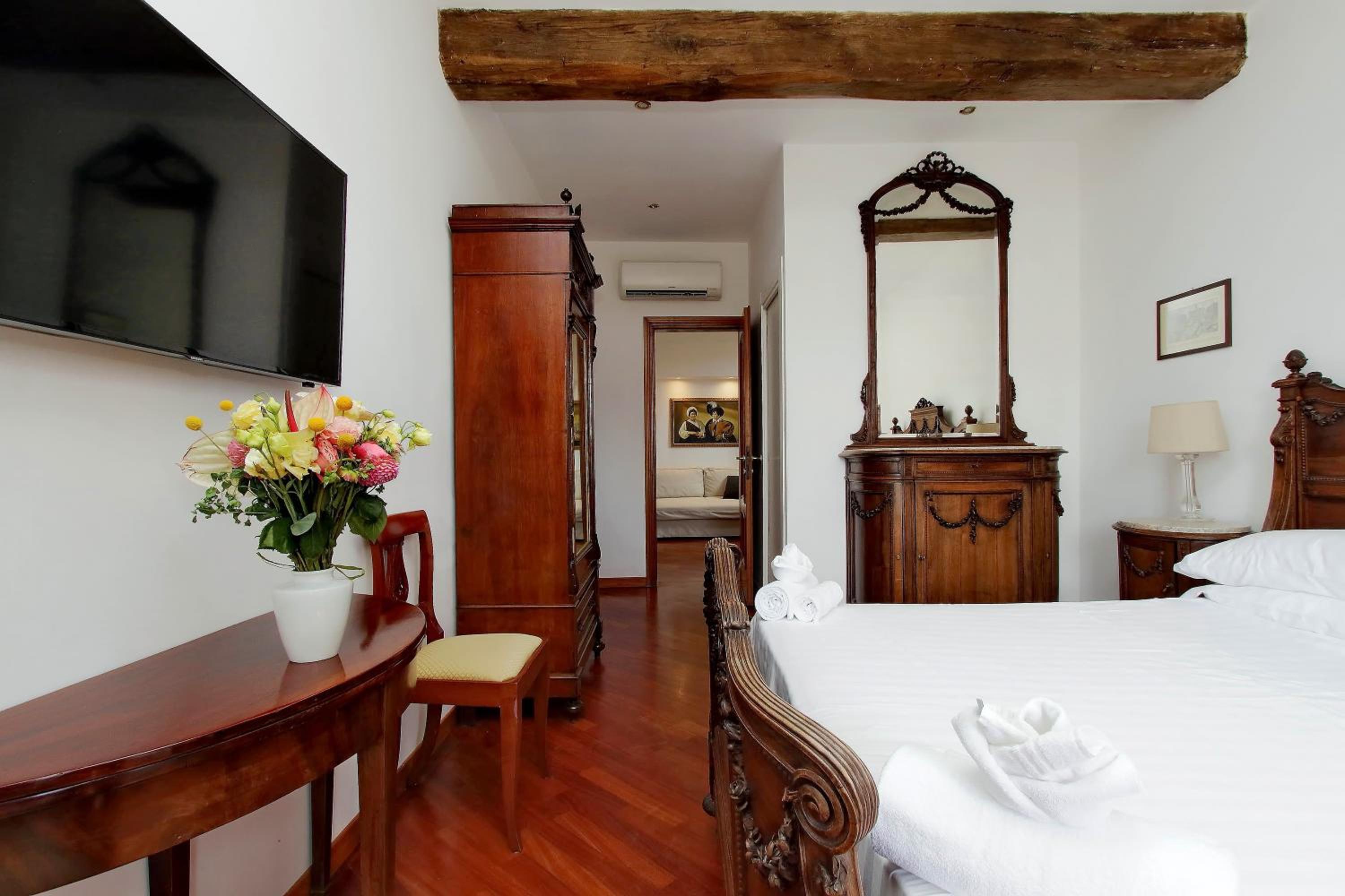 Suite with Balcony photo 1