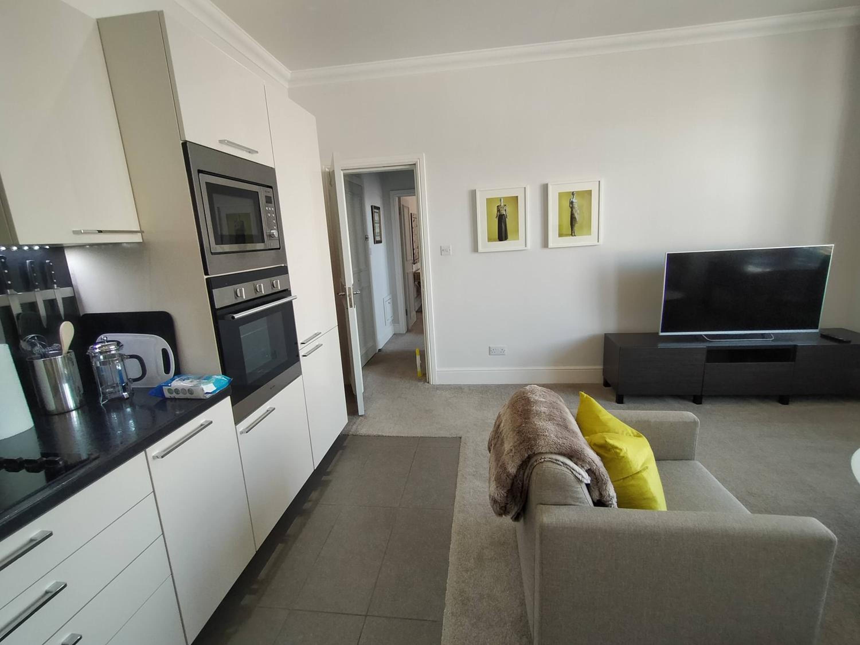 Superior One-Bedroom Apartment with Garden View - First Floor - Photo 3