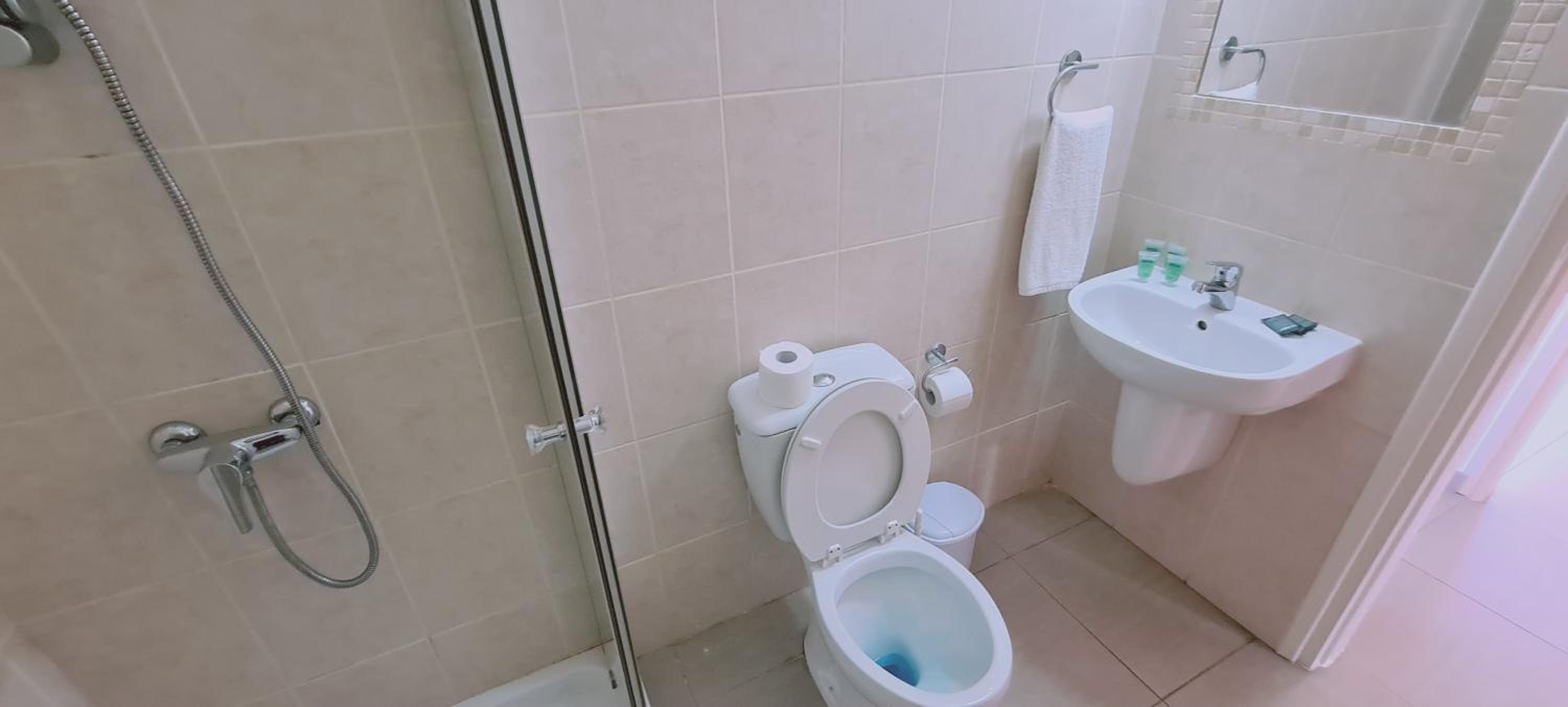 Apartment with Terrace - Photo 2