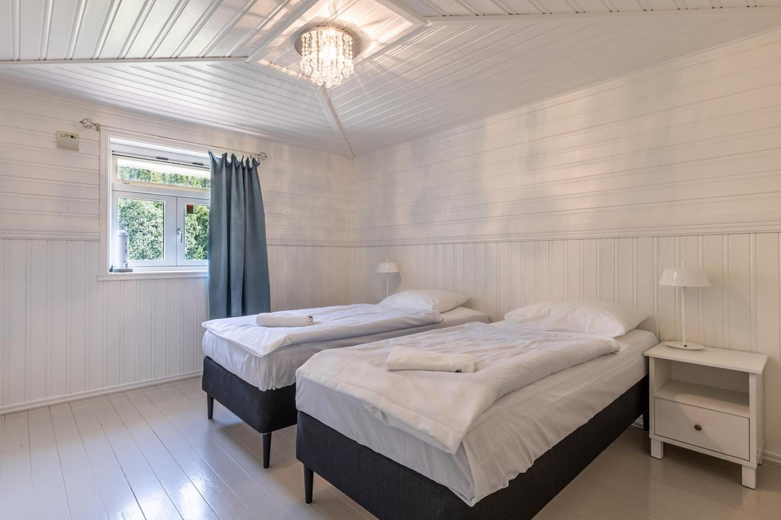 Six-Bedroom House photo 1