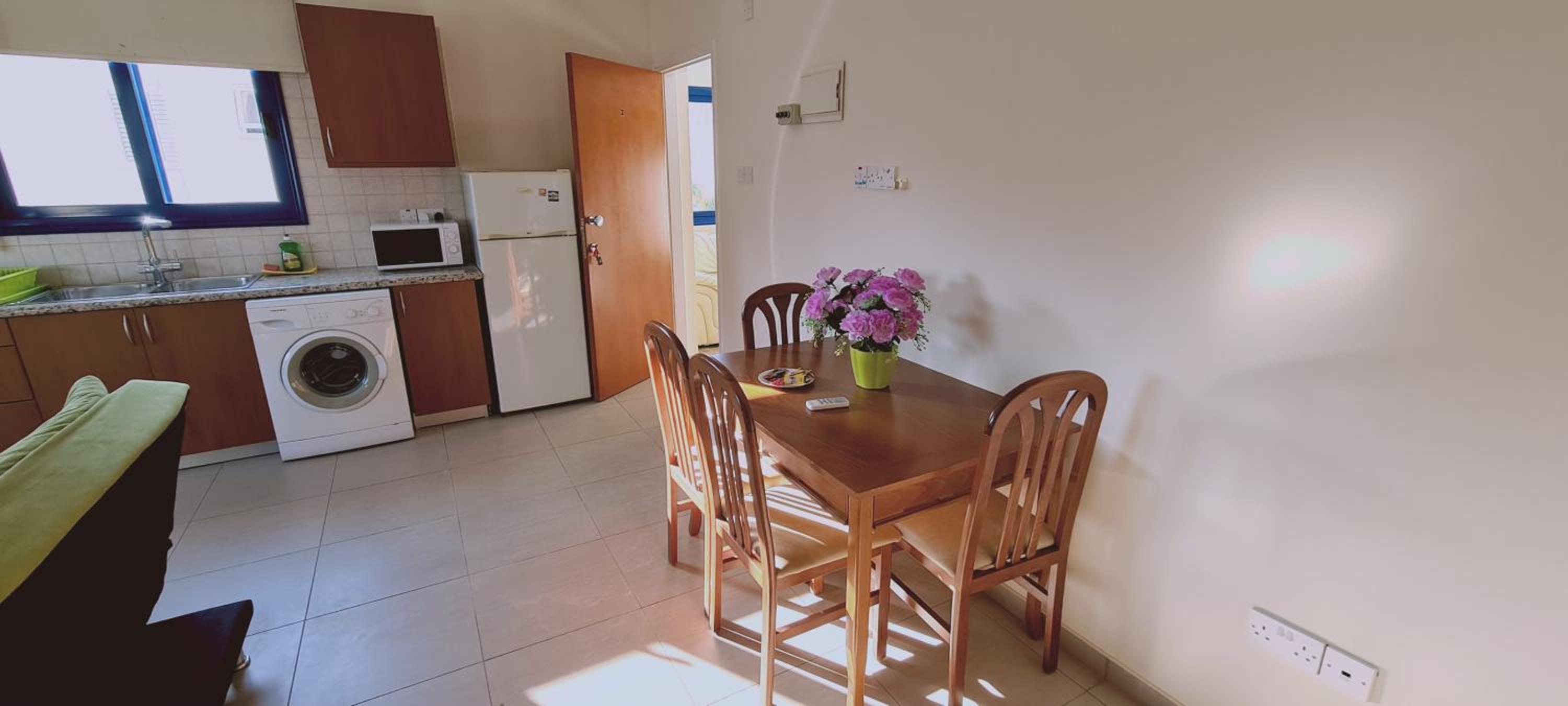 Apartment with Terrace - Photo 17