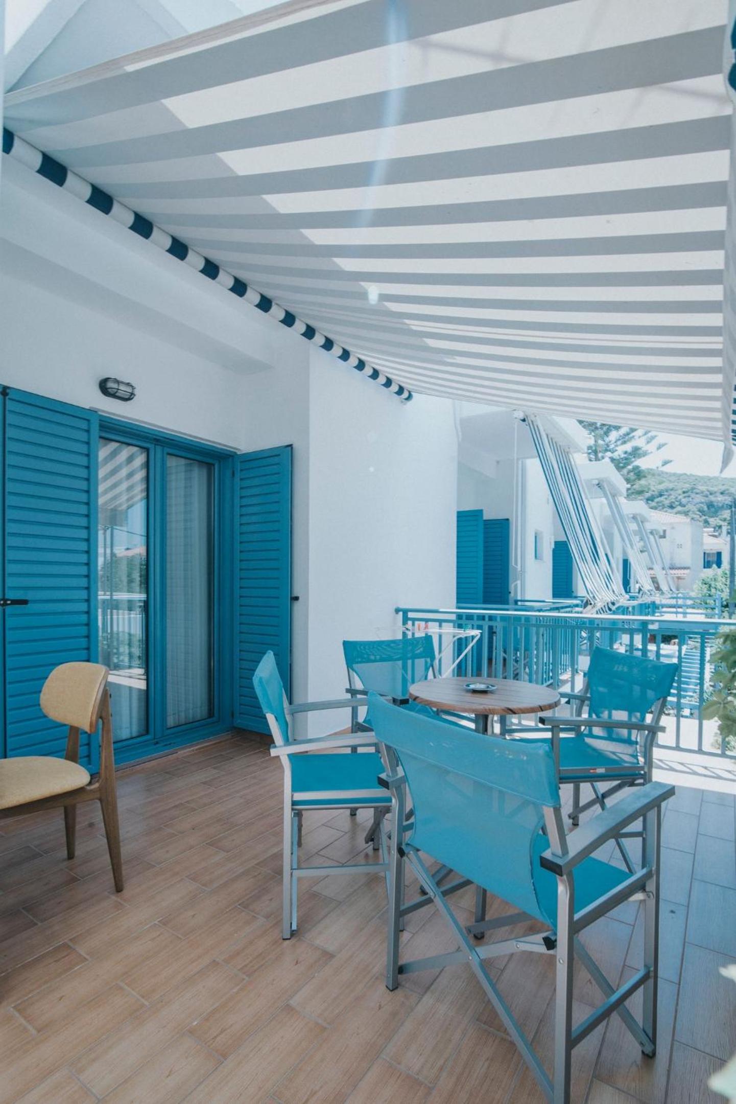 Double or Twin Room with Balcony - First Floor - Photo 20