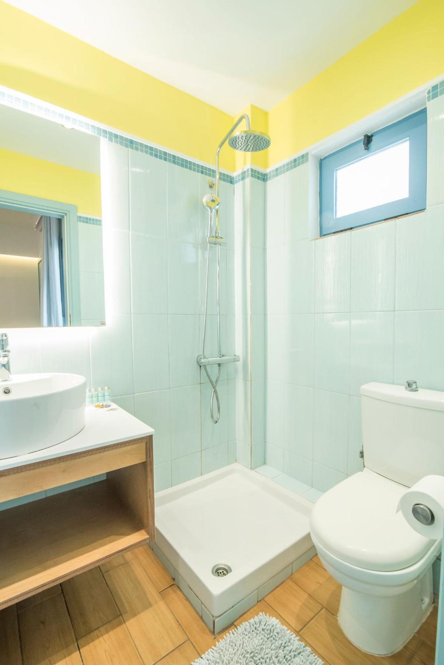 Double or Twin Room with Balcony - First Floor - Photo 2