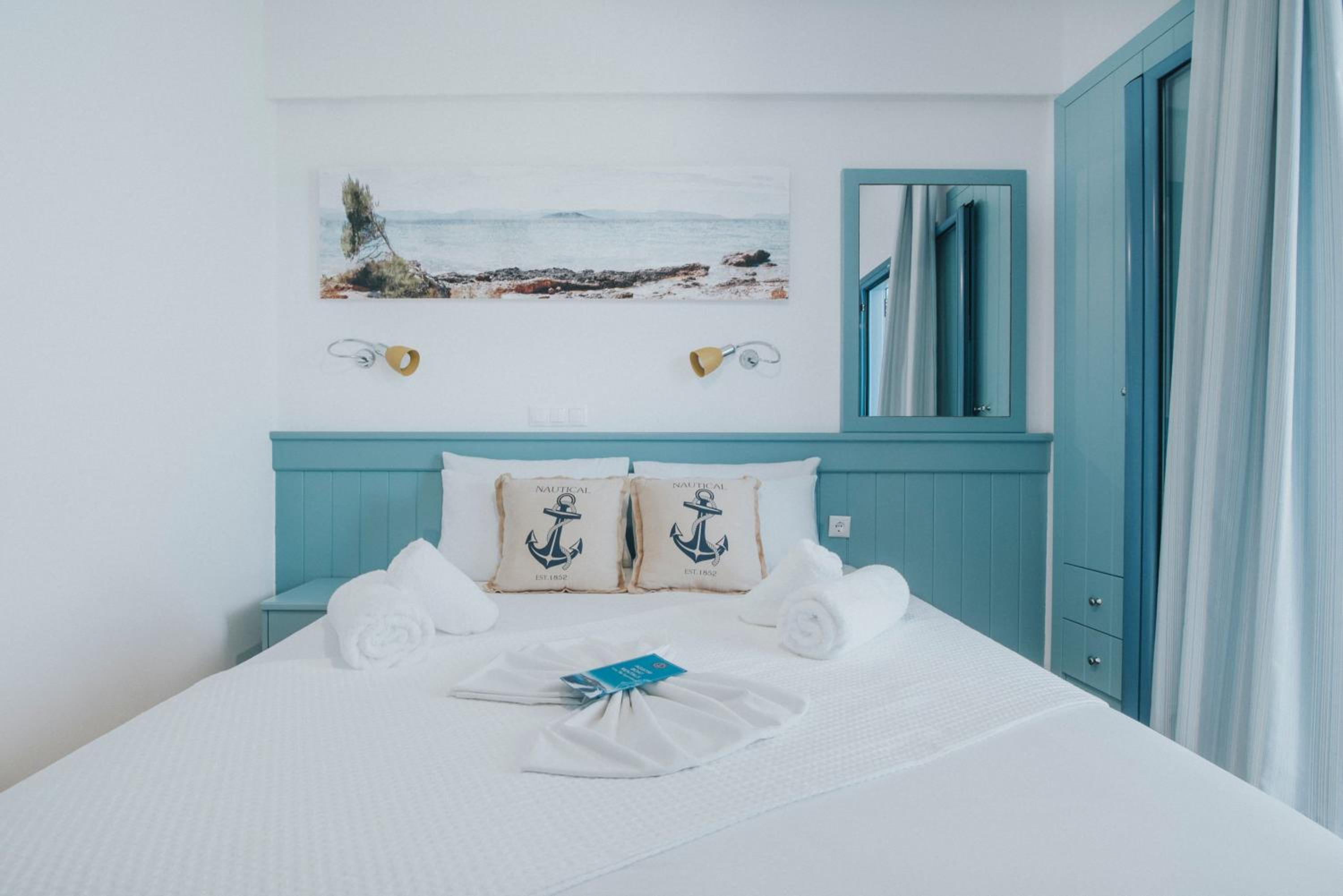 Double or Twin Room with Balcony - First Floor - Photo 15