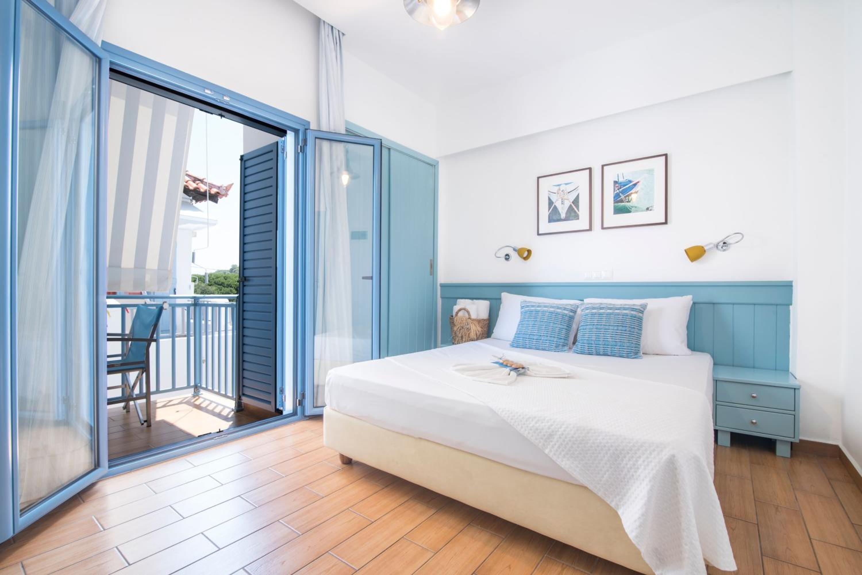 Double or Twin Room with Balcony - First Floor - Photo 13