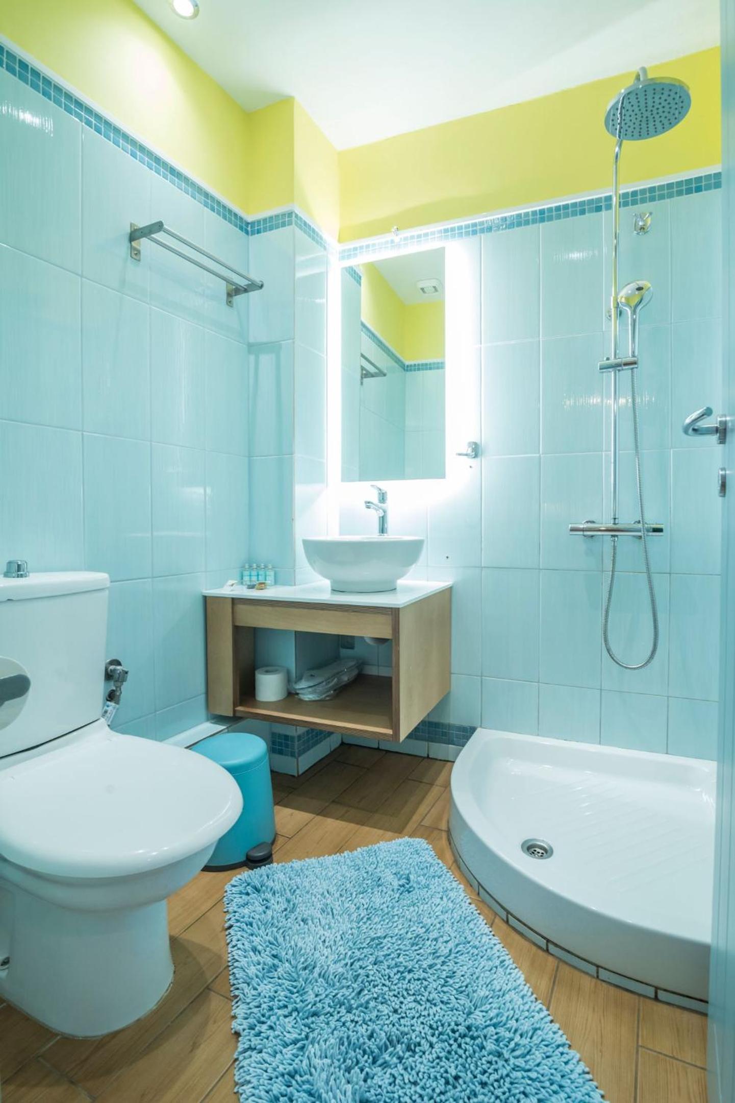 Double or Twin Room with Balcony - First Floor - Photo 10