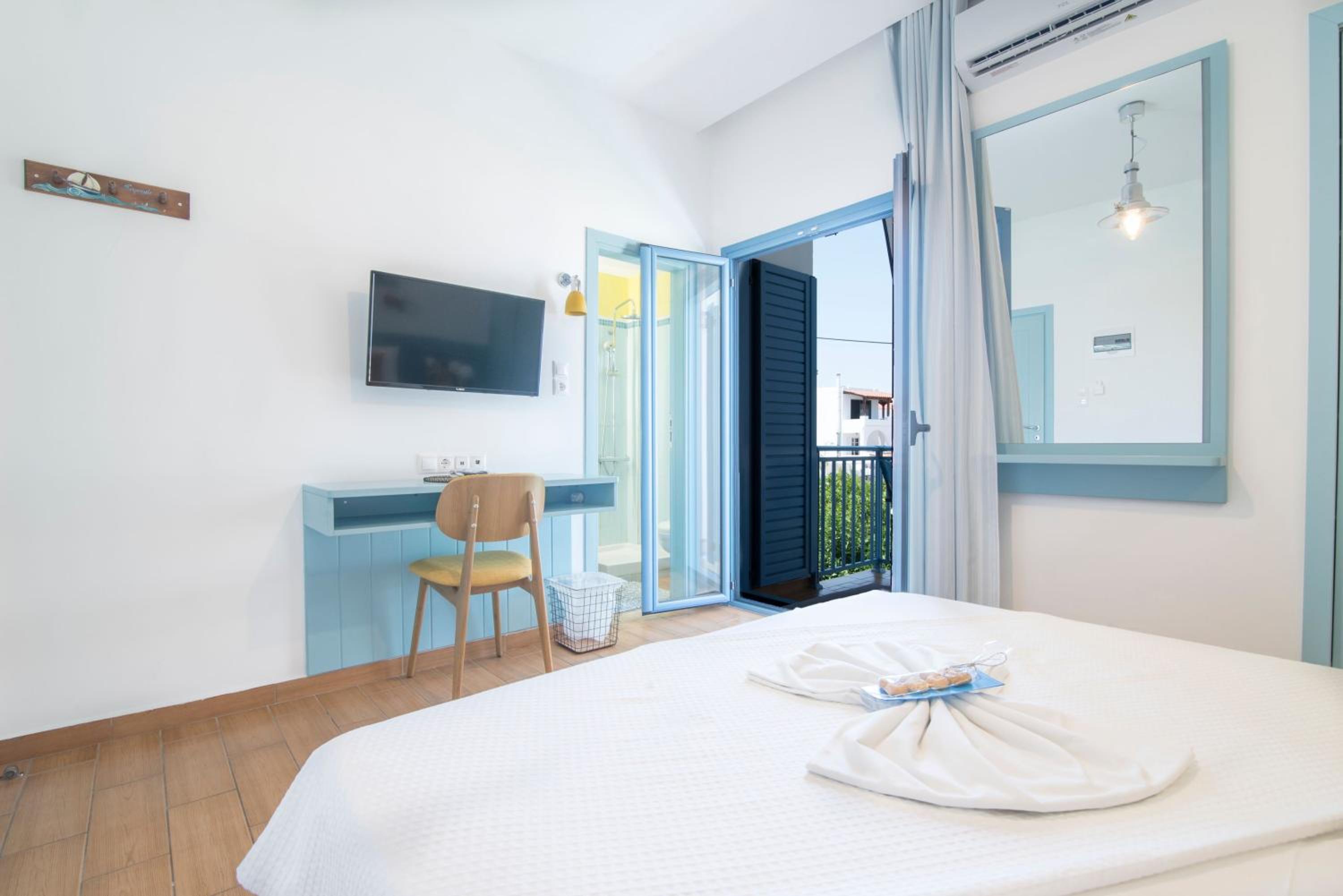 Double or Twin Room with Balcony - First Floor - Photo 6