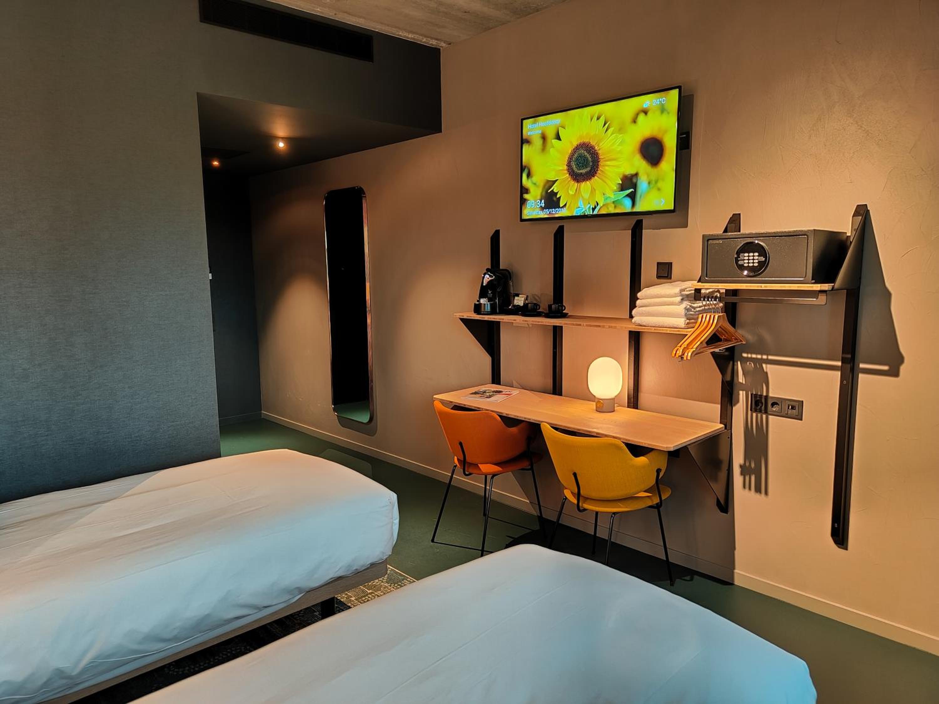 Business Twin Room - Photo 2