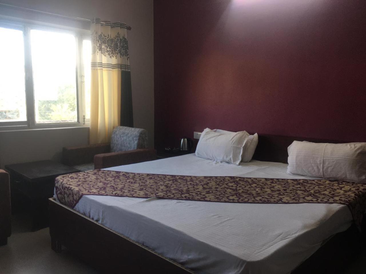 Budget Double Room photo 3