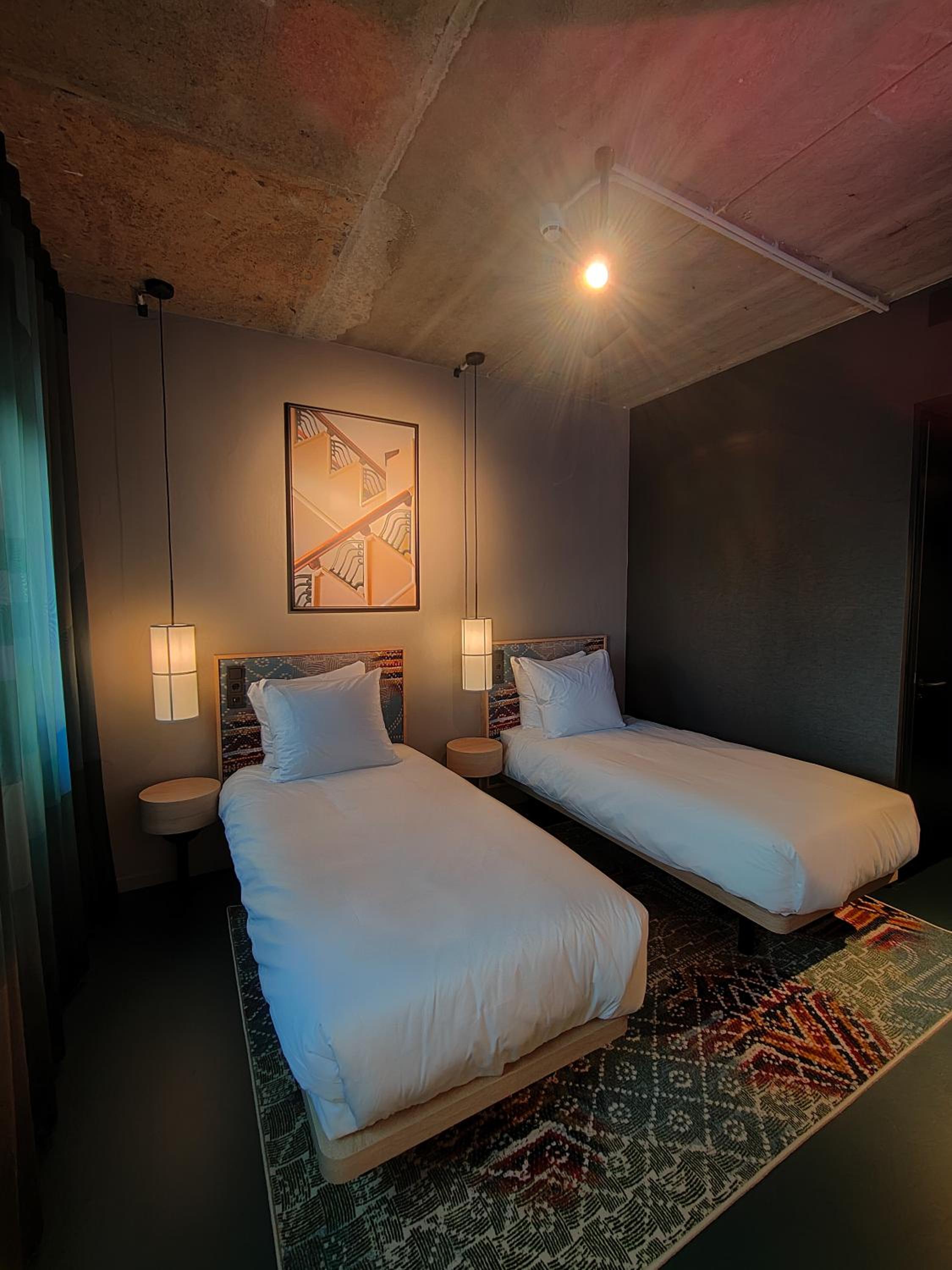 Business Twin Room - Photo 3