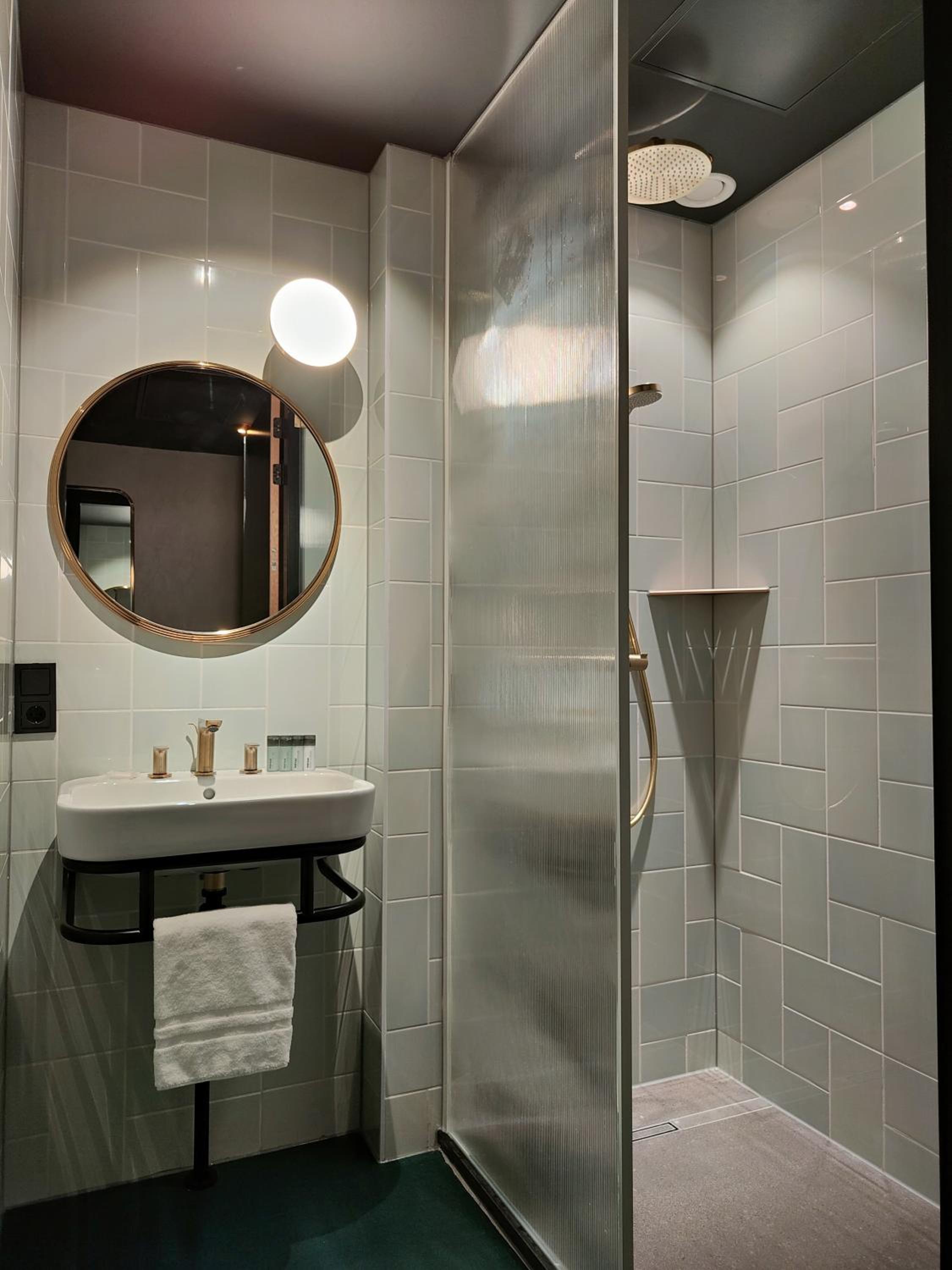 Business Twin Room - Photo 4