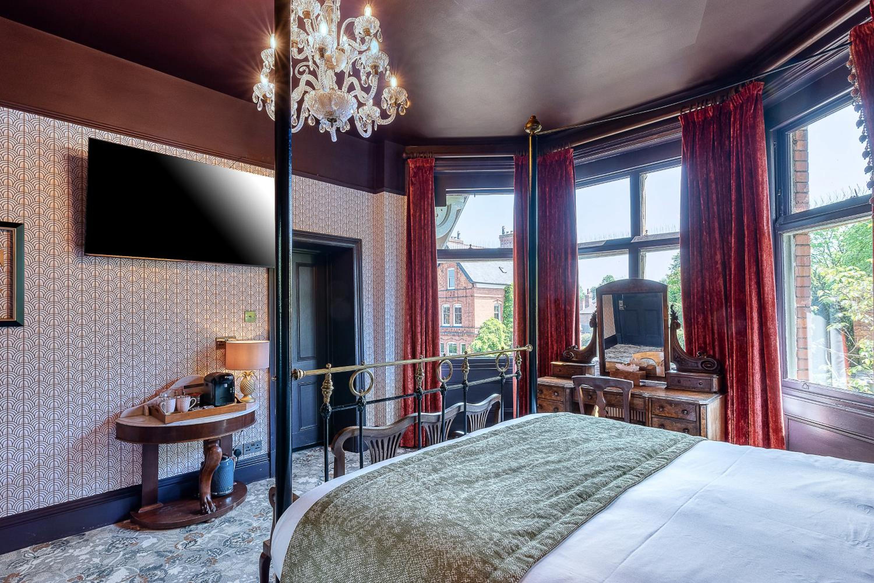 Double Room with Four Poster Bed photo 3