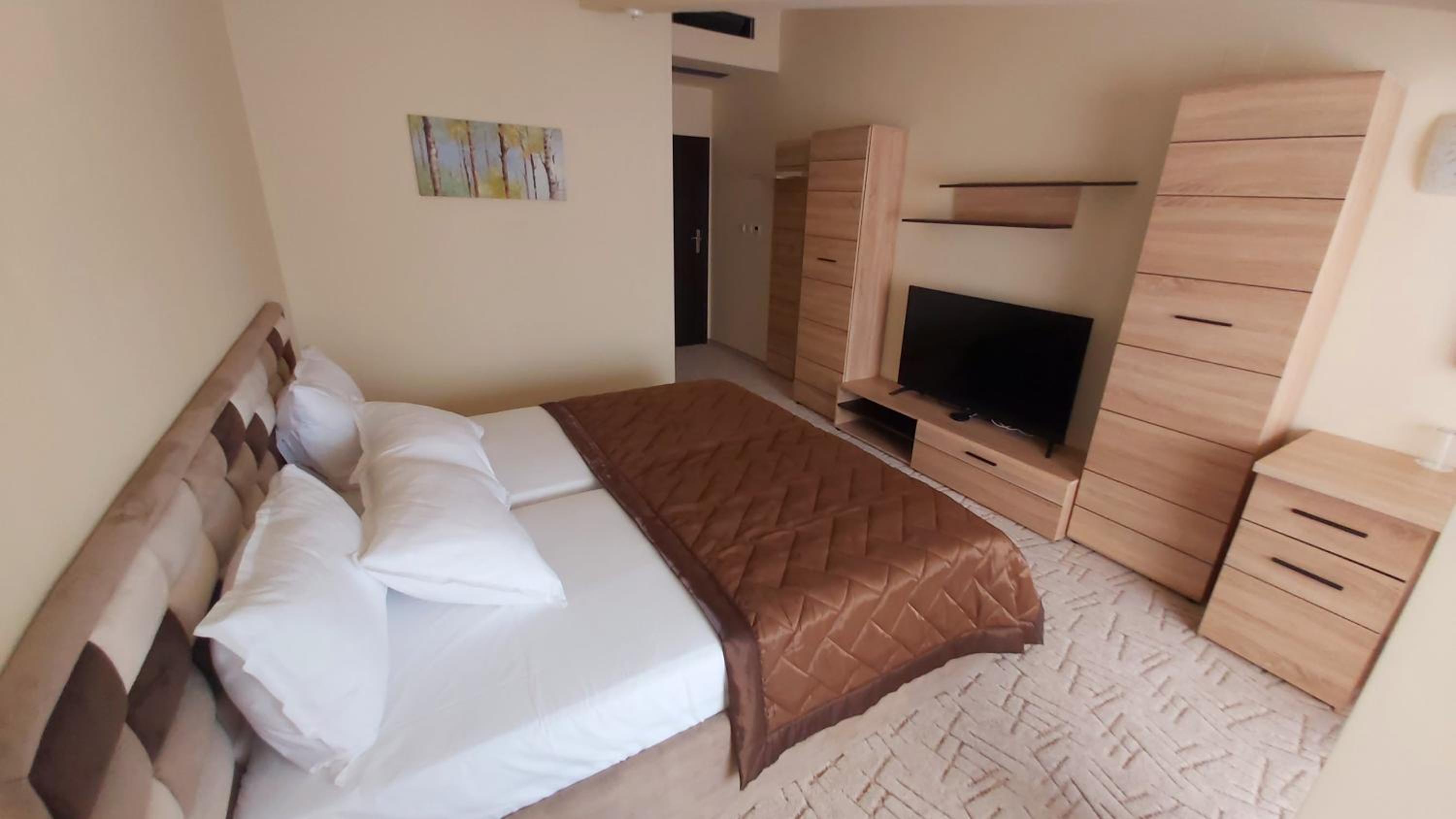 Deluxe Double Room with Extra Bed - Photo 1