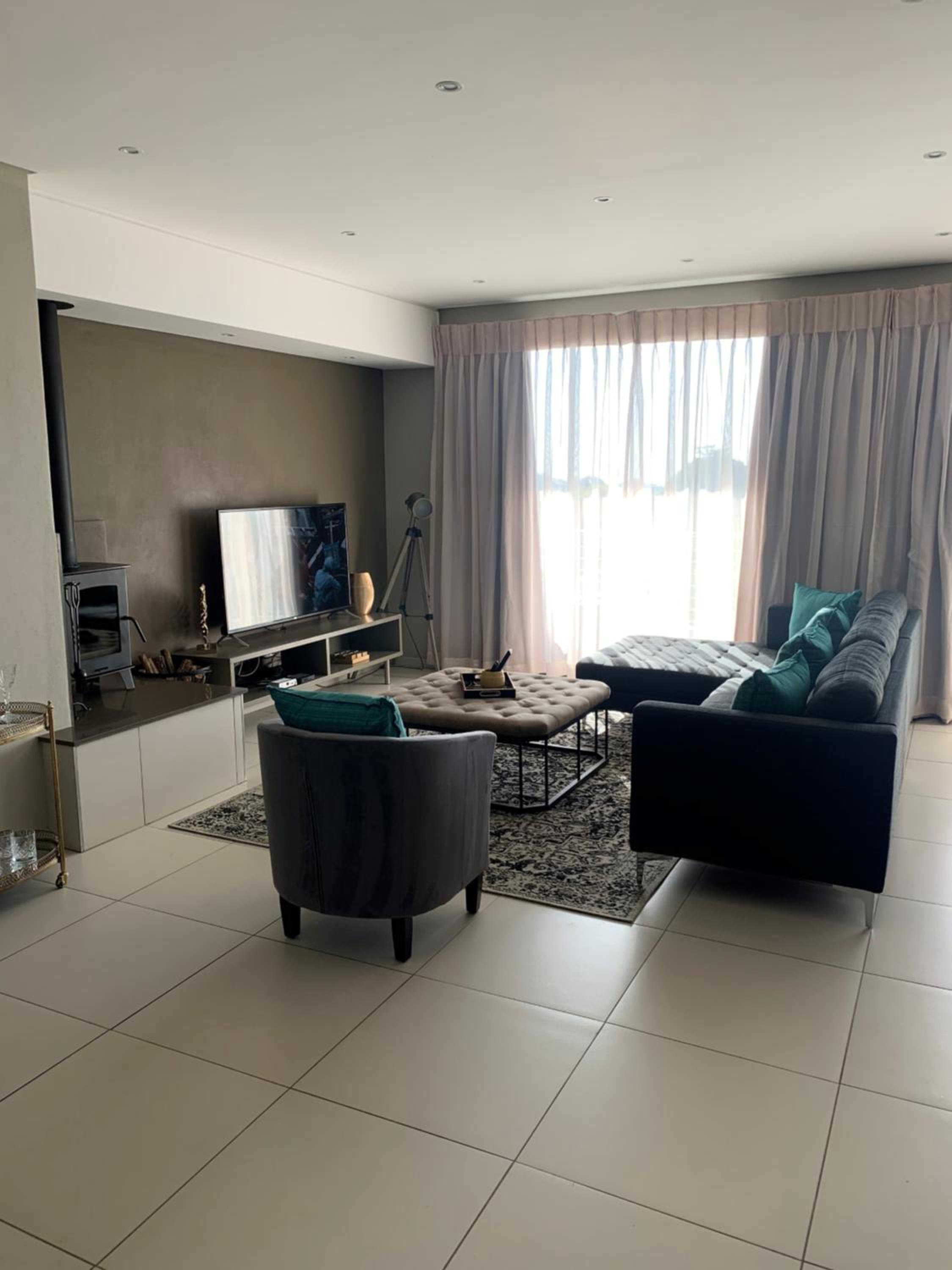 Two Bedroom Two Bathroom Executive Apartment photo 1