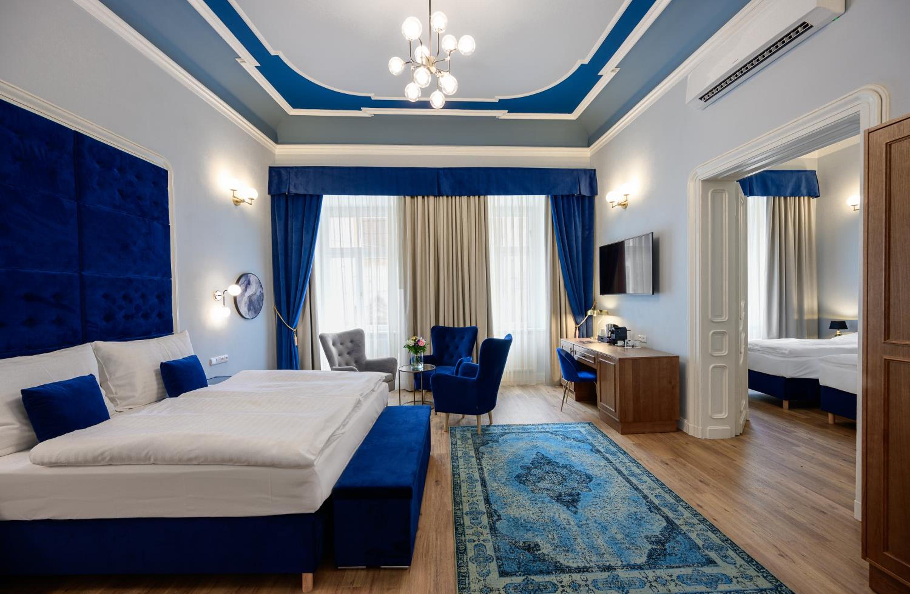 Family Suite with Street View