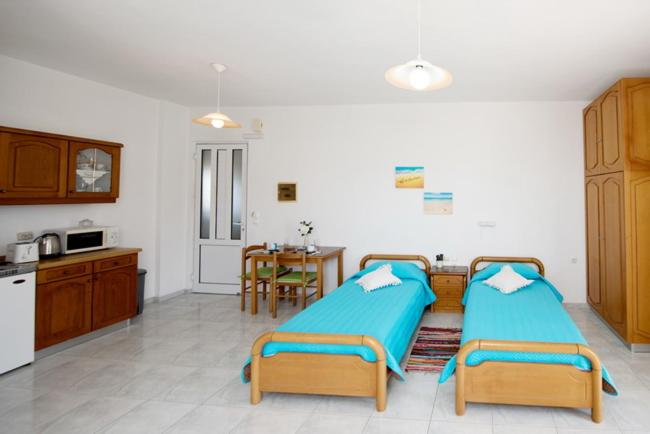 Apartment with Balcony photo 1