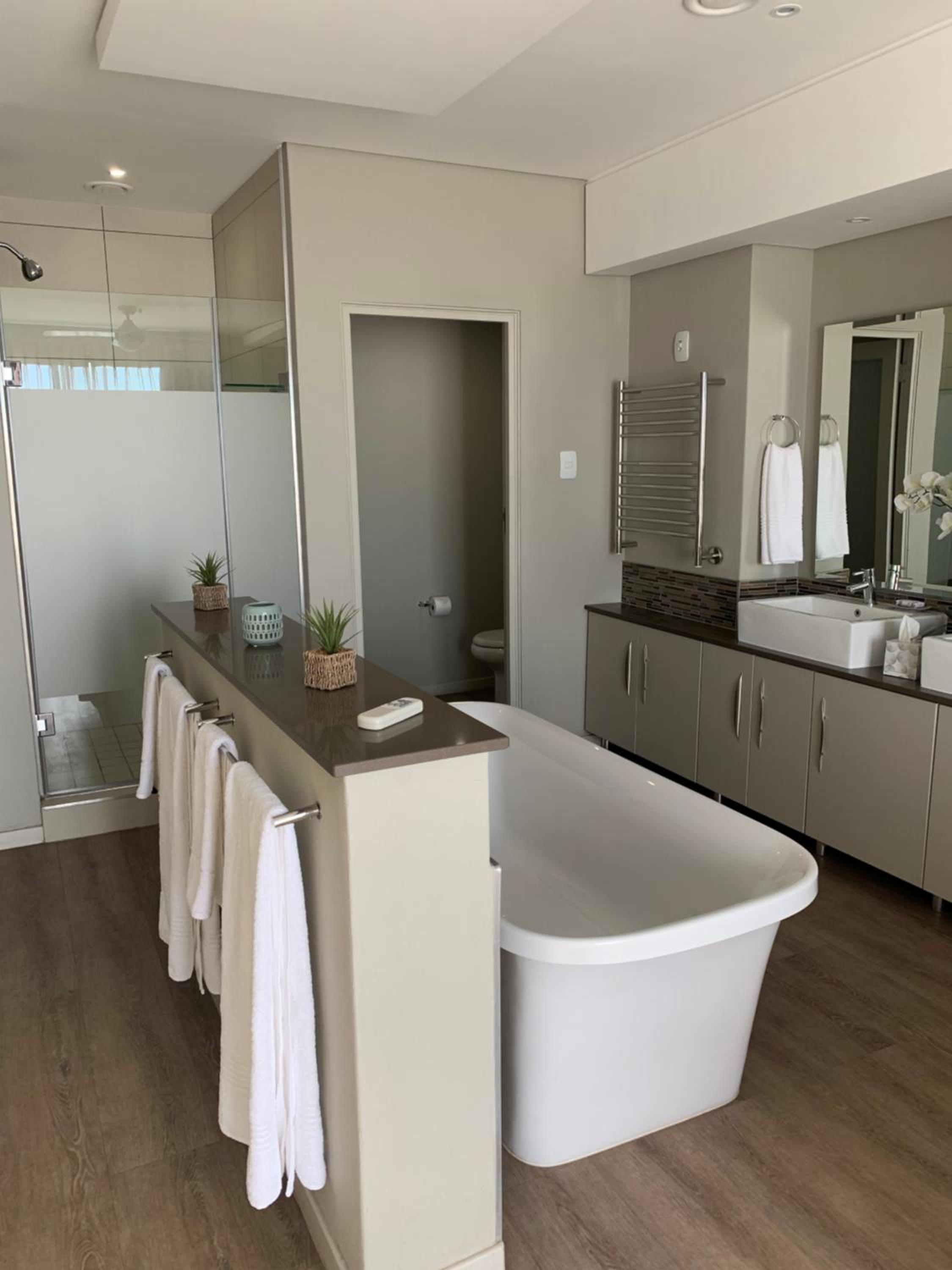 Two Bedroom Two Bathroom Executive Apartment photo 2
