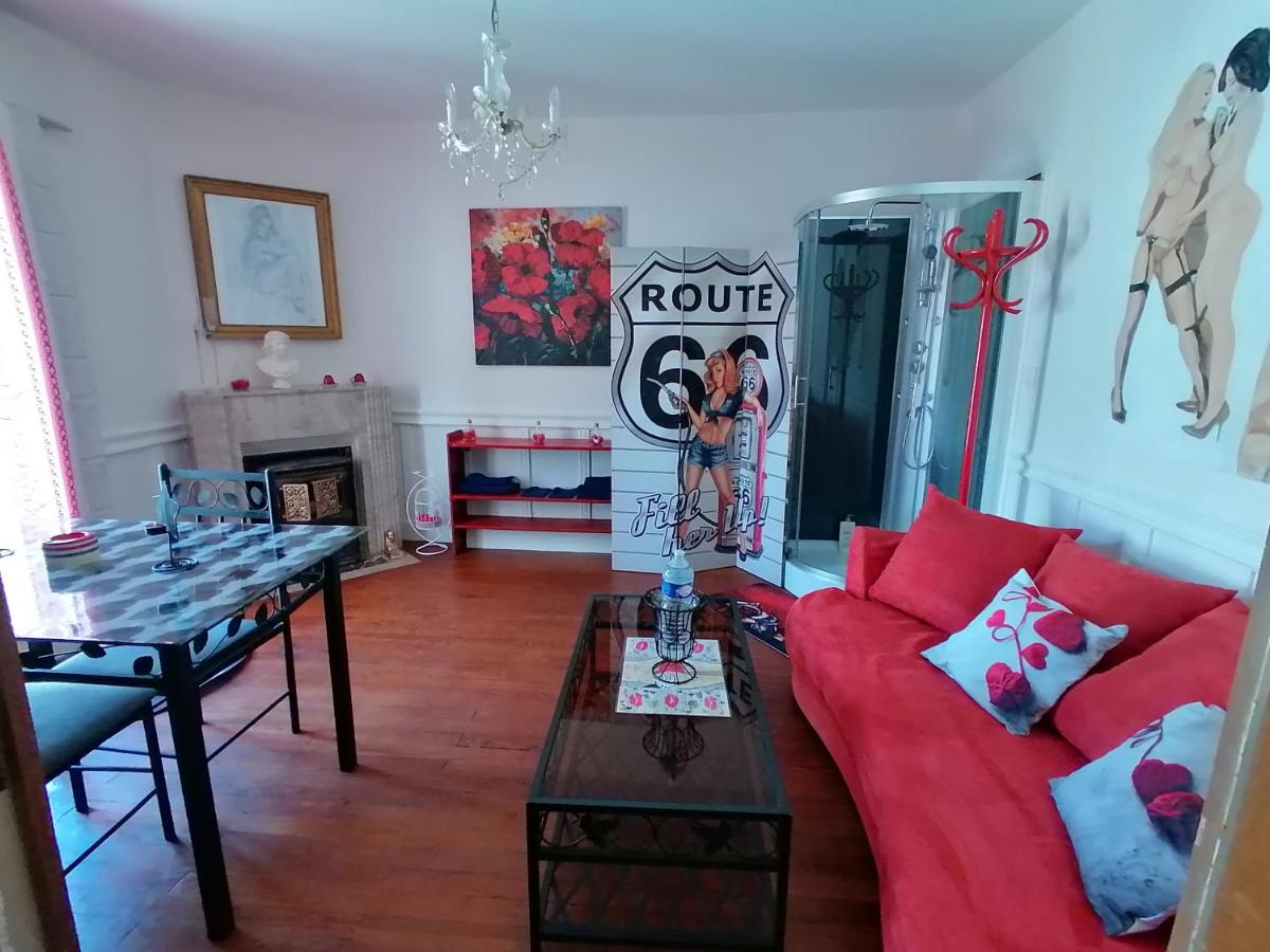 Double Room with Balcony - Photo 2
