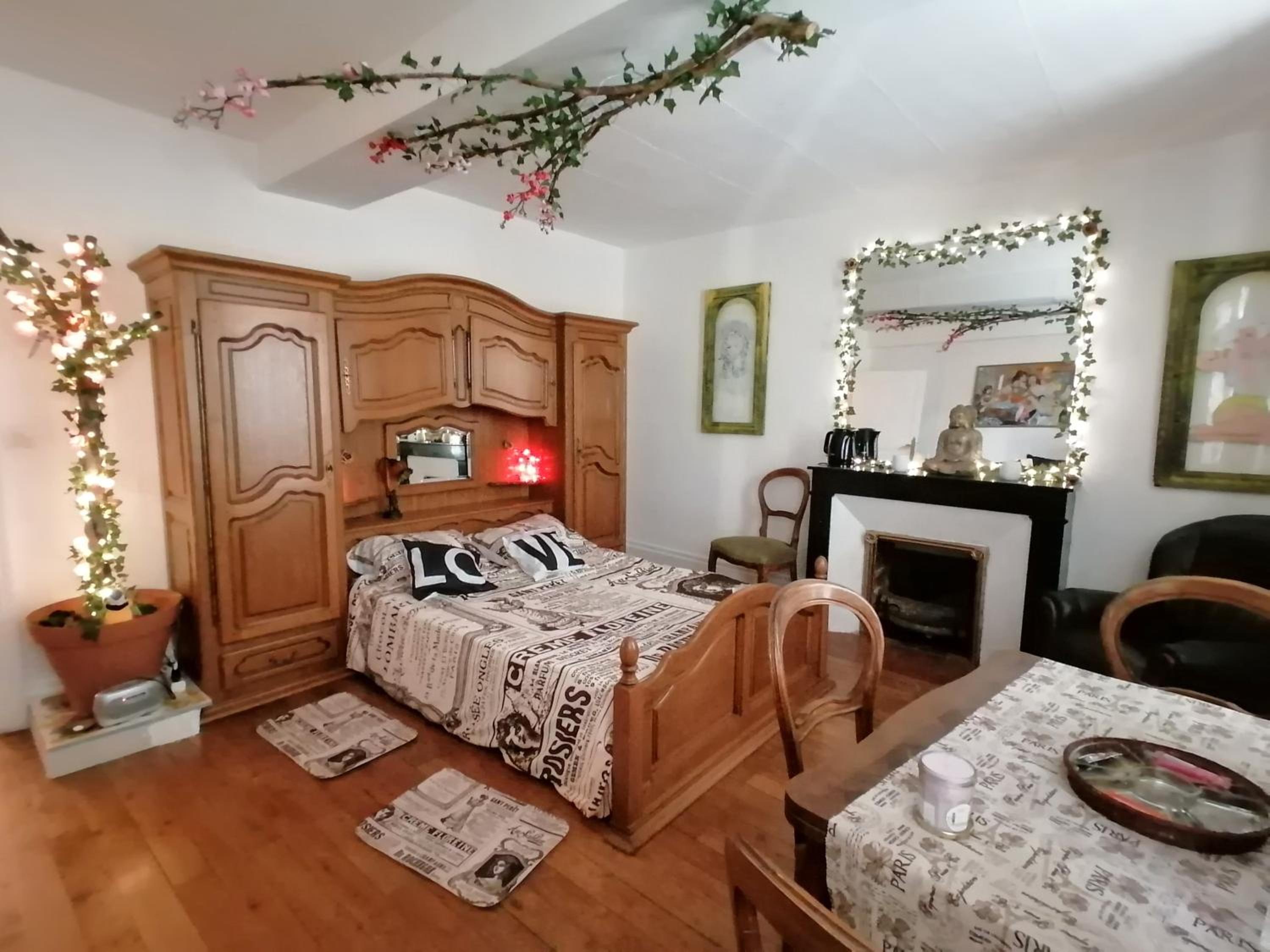 Deluxe Room (2 Adults + 1 Child) - Photo 6