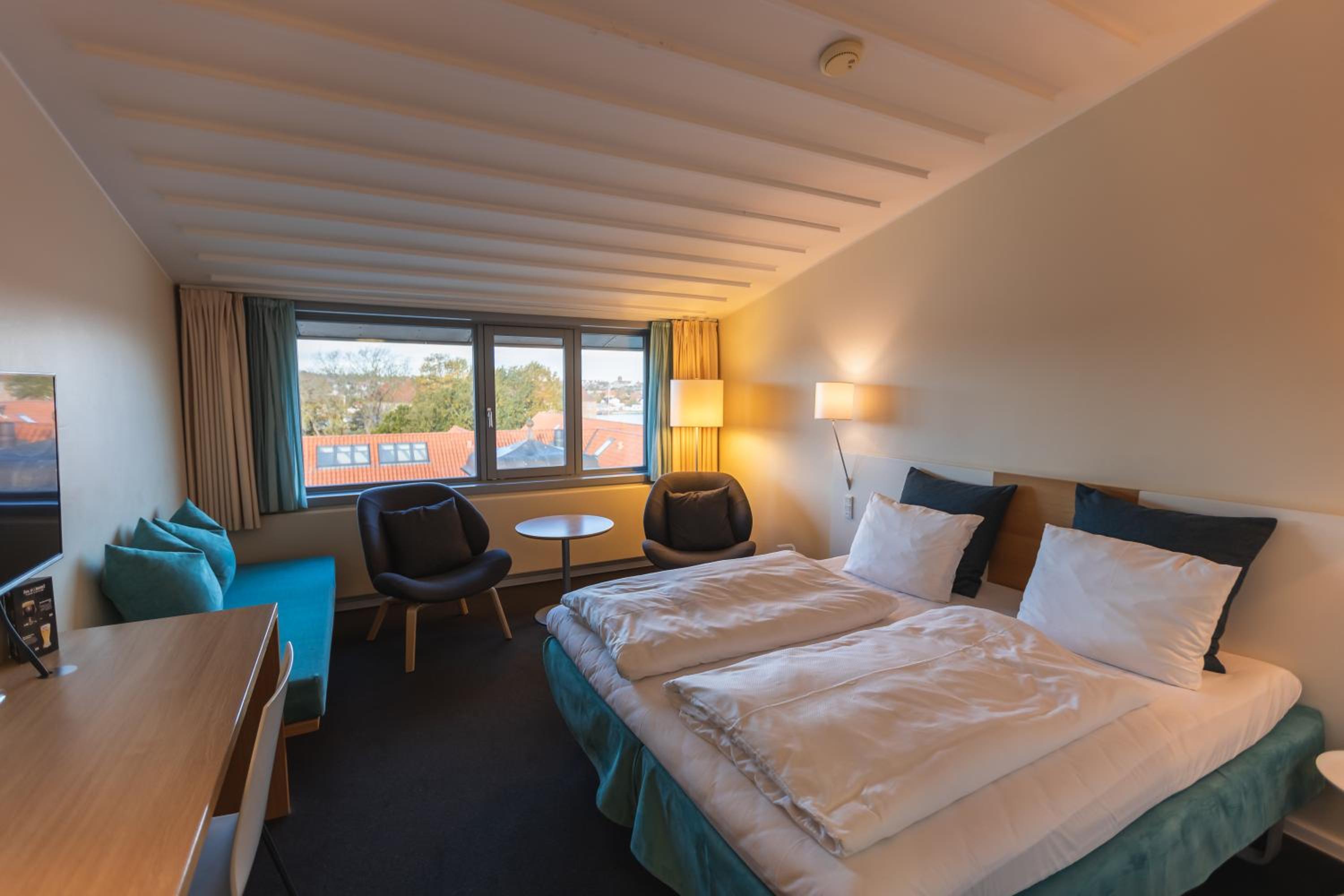 Standard King Room - Non-Smoking  - Photo 5