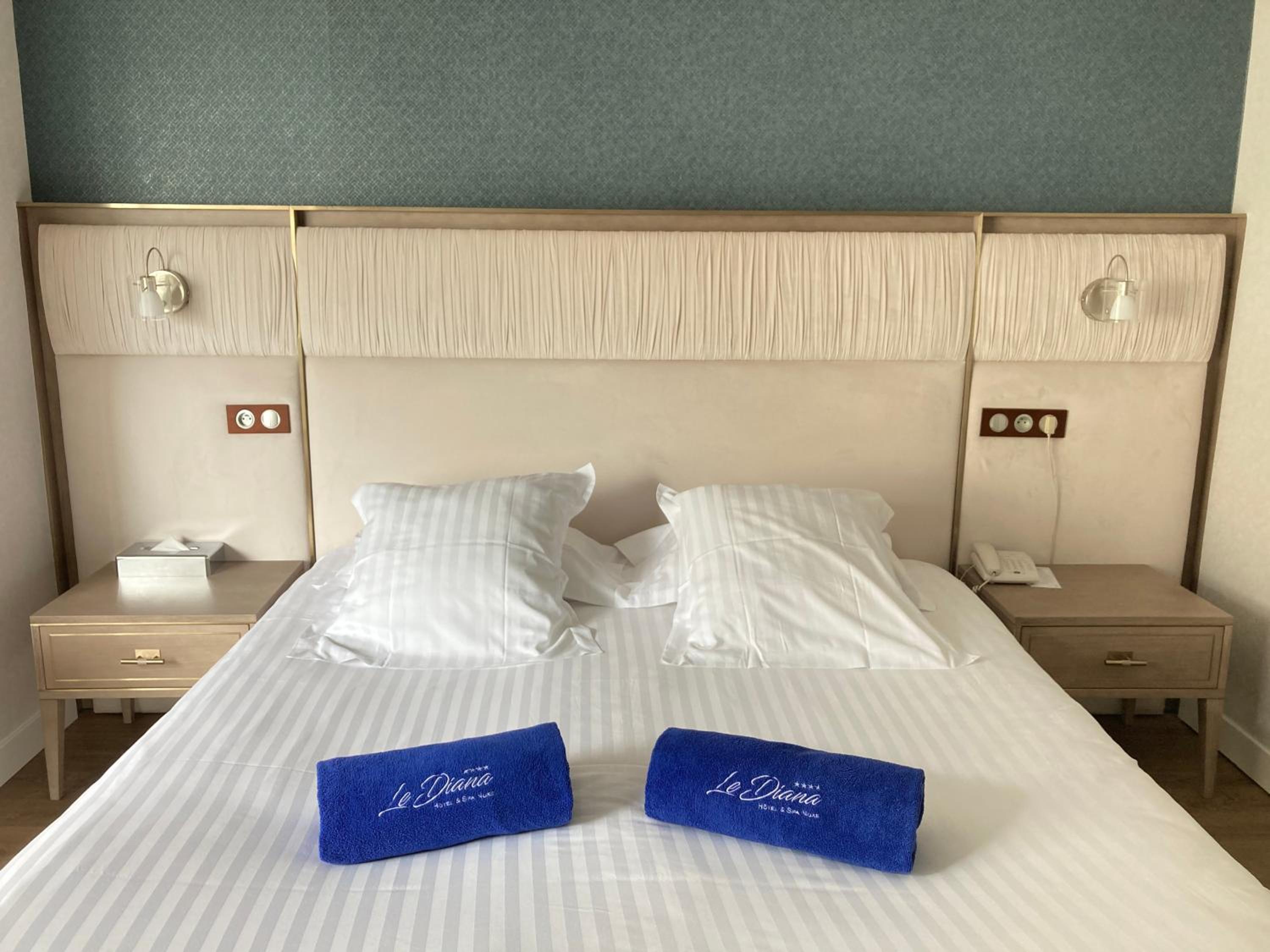 Double Room with Partial Sea View - Photo 2