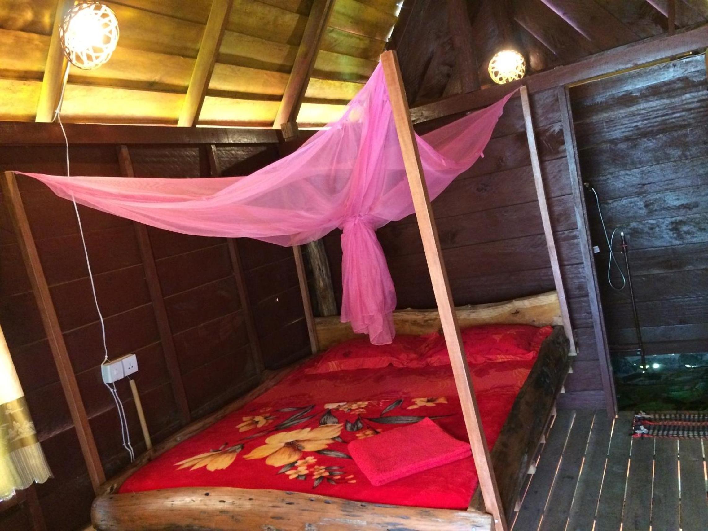 Deluxe Bungalow photo 3